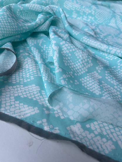 PC MARA MANIA 023 crêpe de Chine aqua/white snake print
