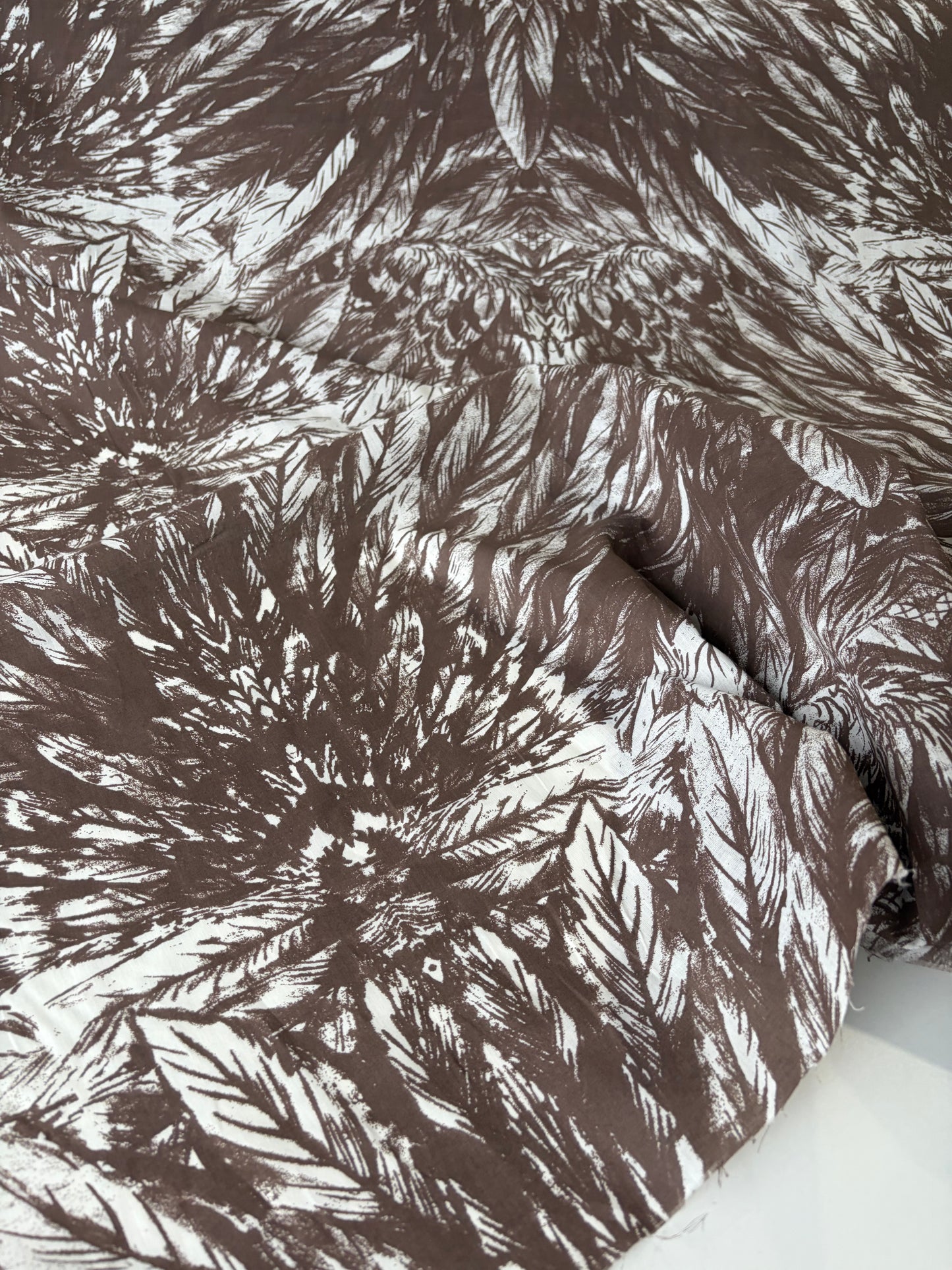 JUTTA 033 cotton voile brown/white feathers