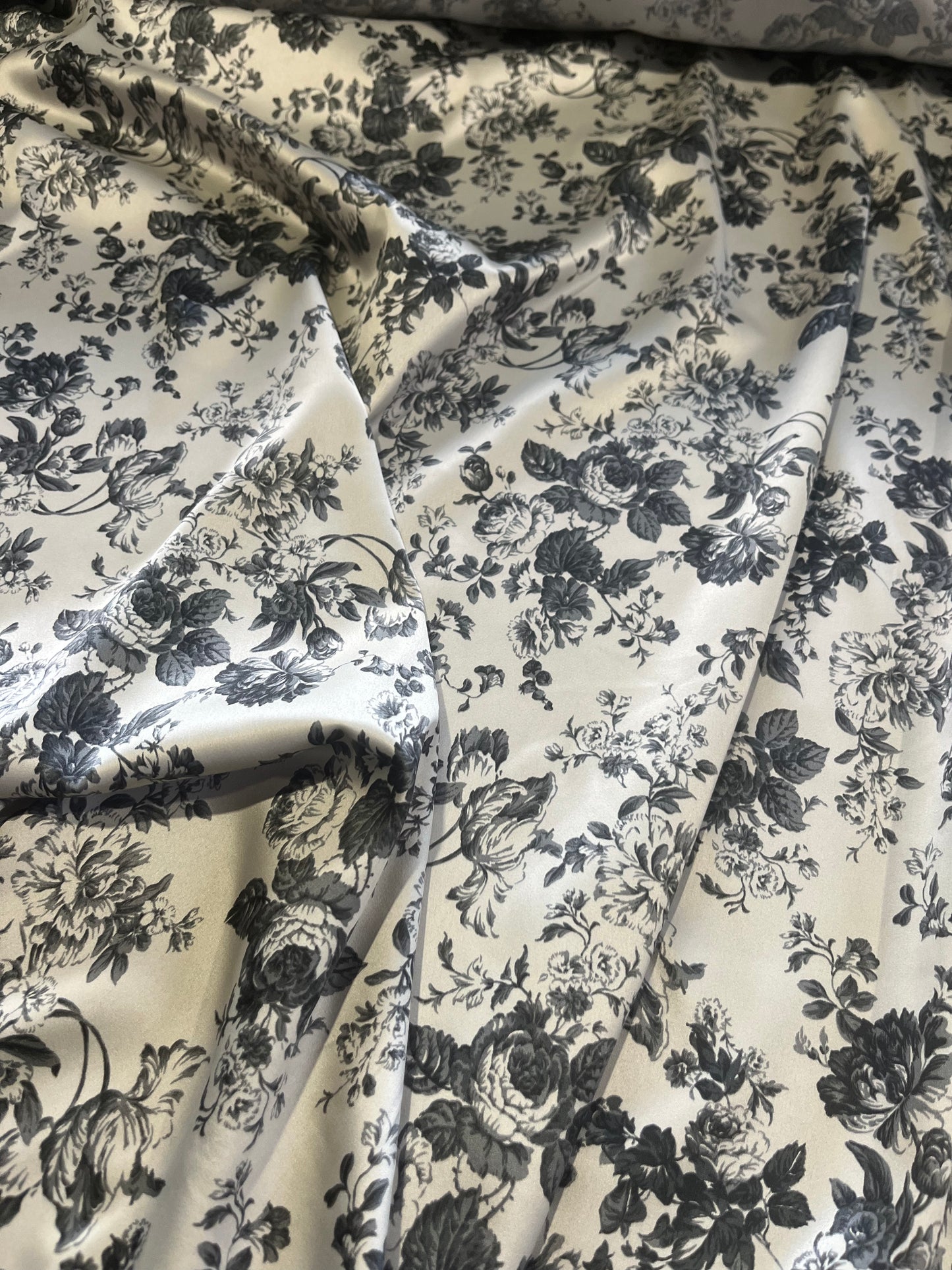 LC B01 CAN 1735 silk stretch satin with flowers