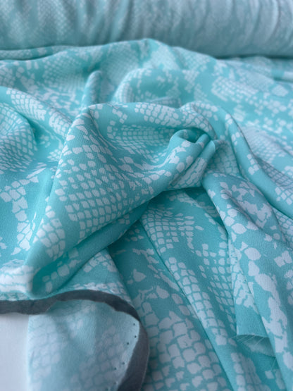 PC MARA MANIA 023 crêpe de Chine aqua/white snake print
