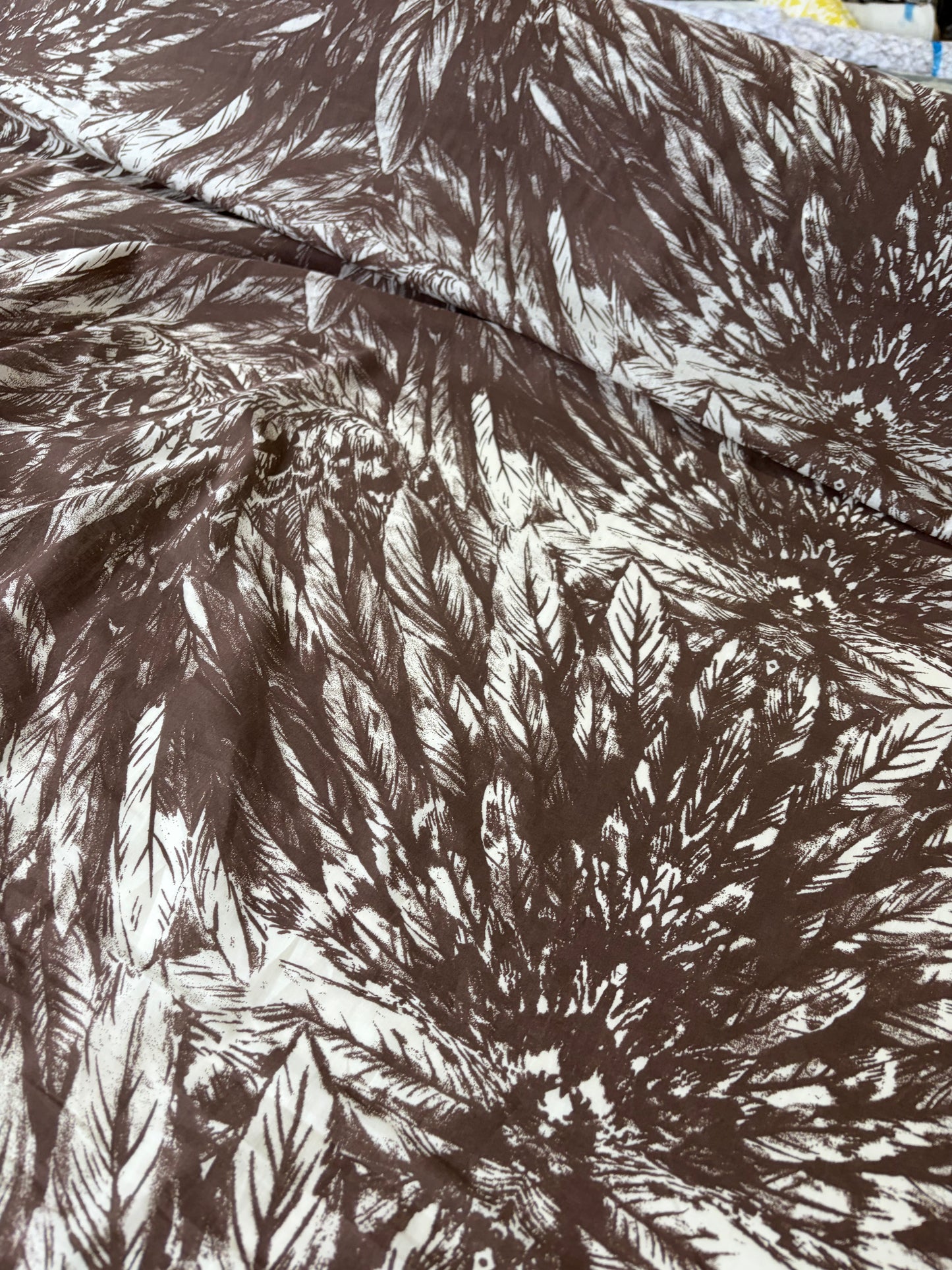 JUTTA 033 cotton voile brown/white feathers