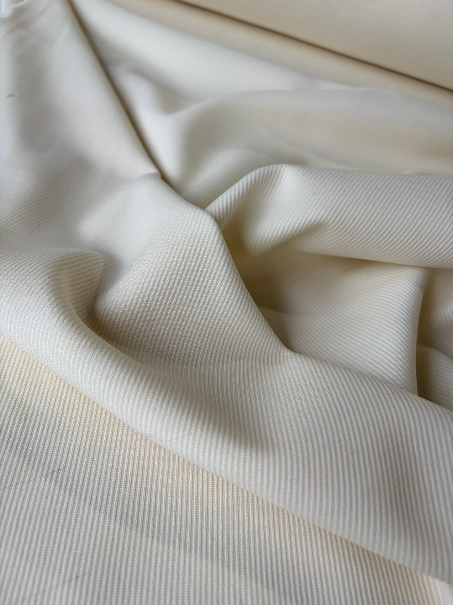 JUTTA 036 Wool tricotine woolwhite