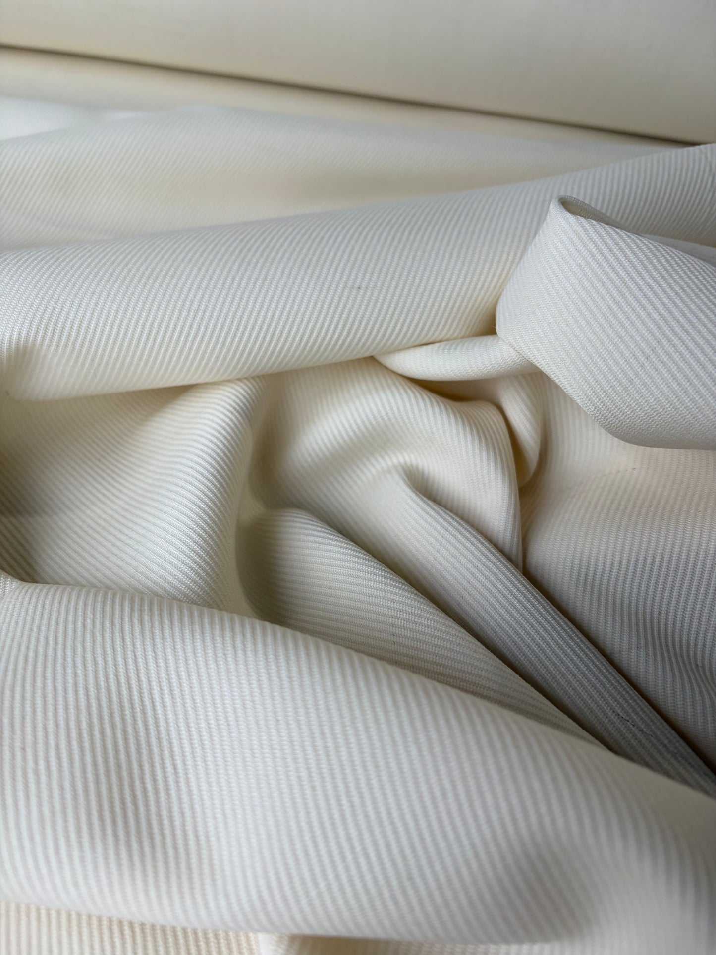 JUTTA 036 Wool tricotine woolwhite