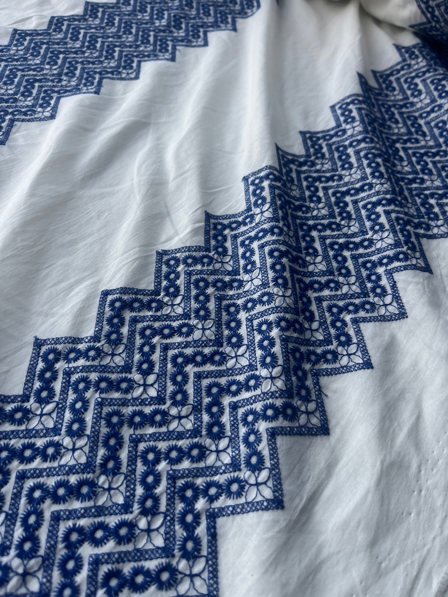 MARA MANIA 029 embroidered cotton zig zag flowers