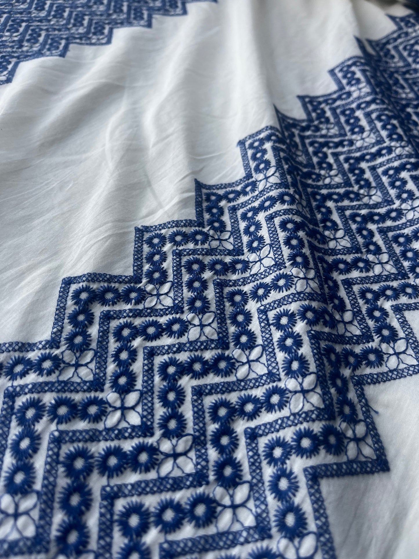 MARA MANIA 029 embroidered cotton zig zag flowers