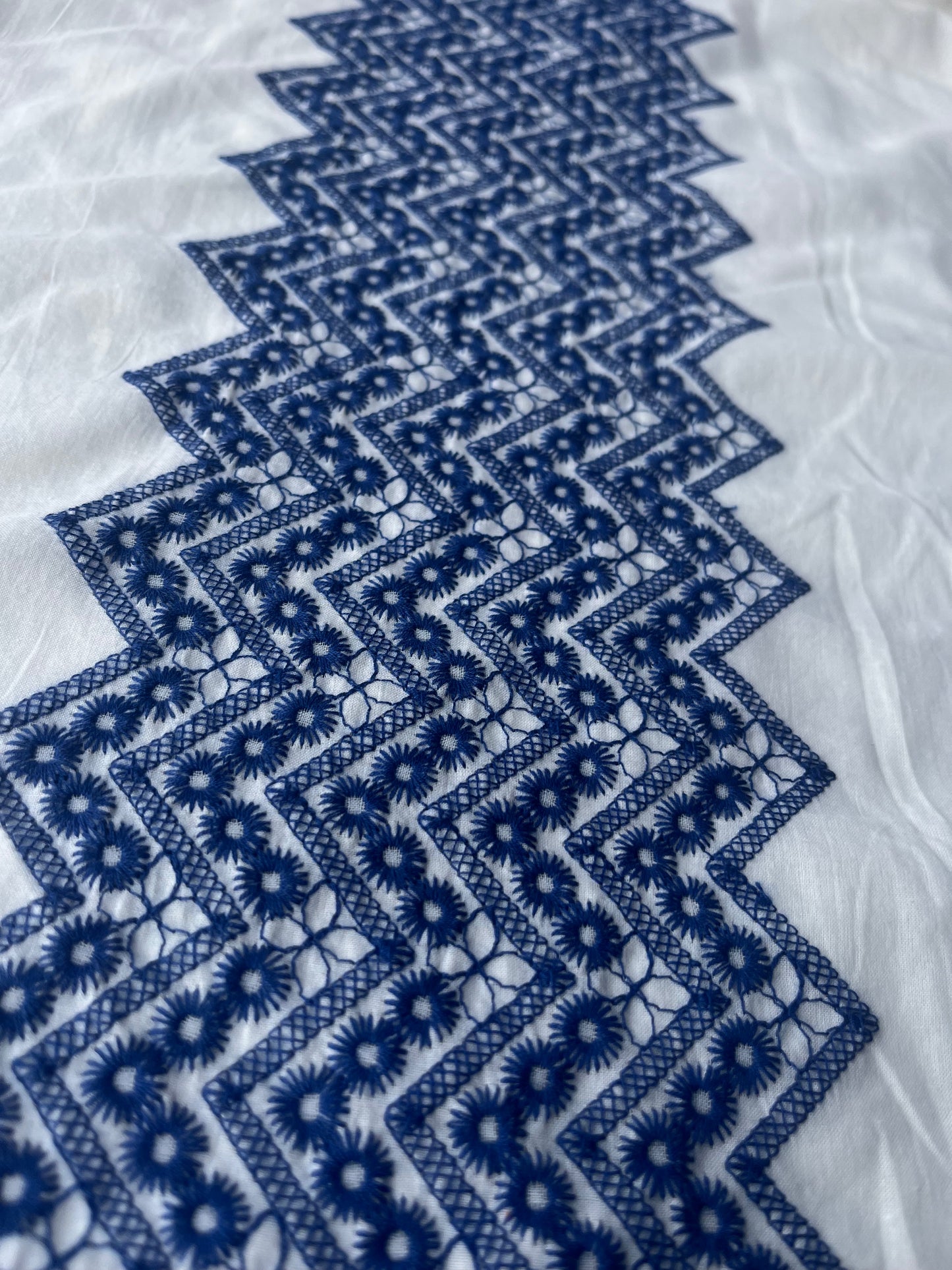 MARA MANIA 029 embroidered cotton zig zag flowers