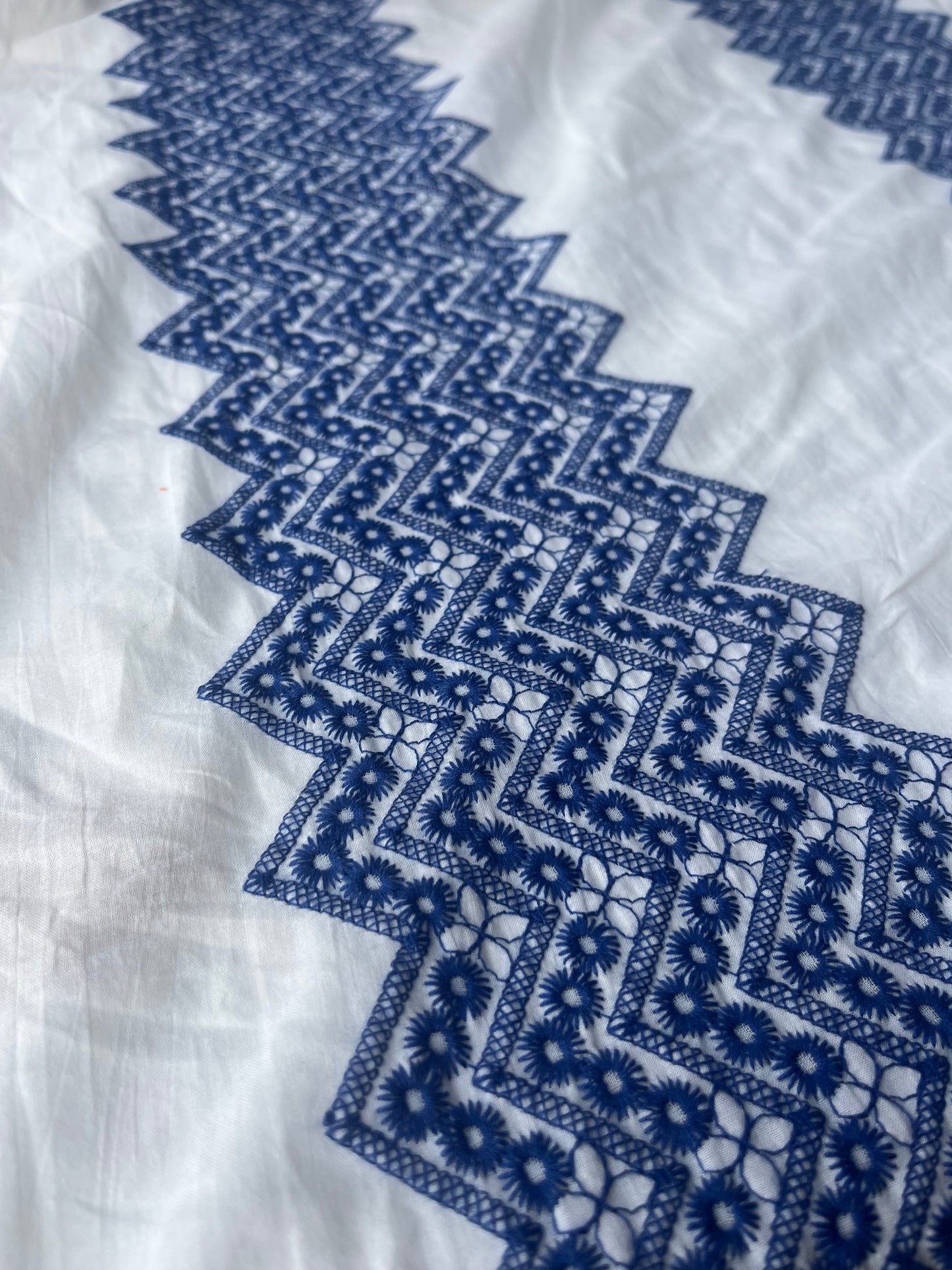 MARA MANIA 029 embroidered cotton zig zag flowers