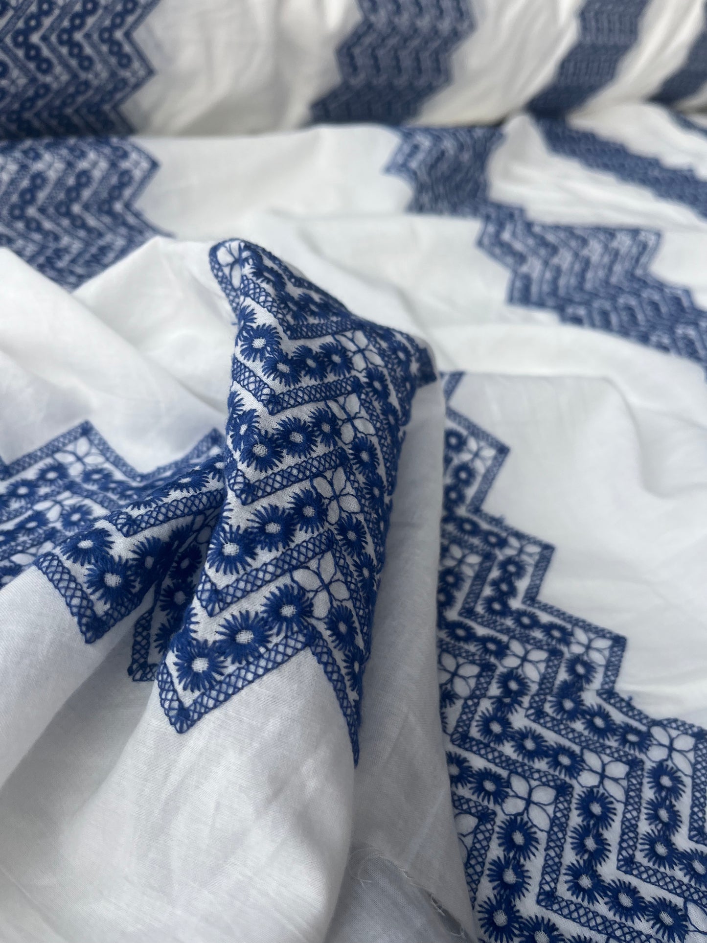 MARA MANIA 029 embroidered cotton zig zag flowers