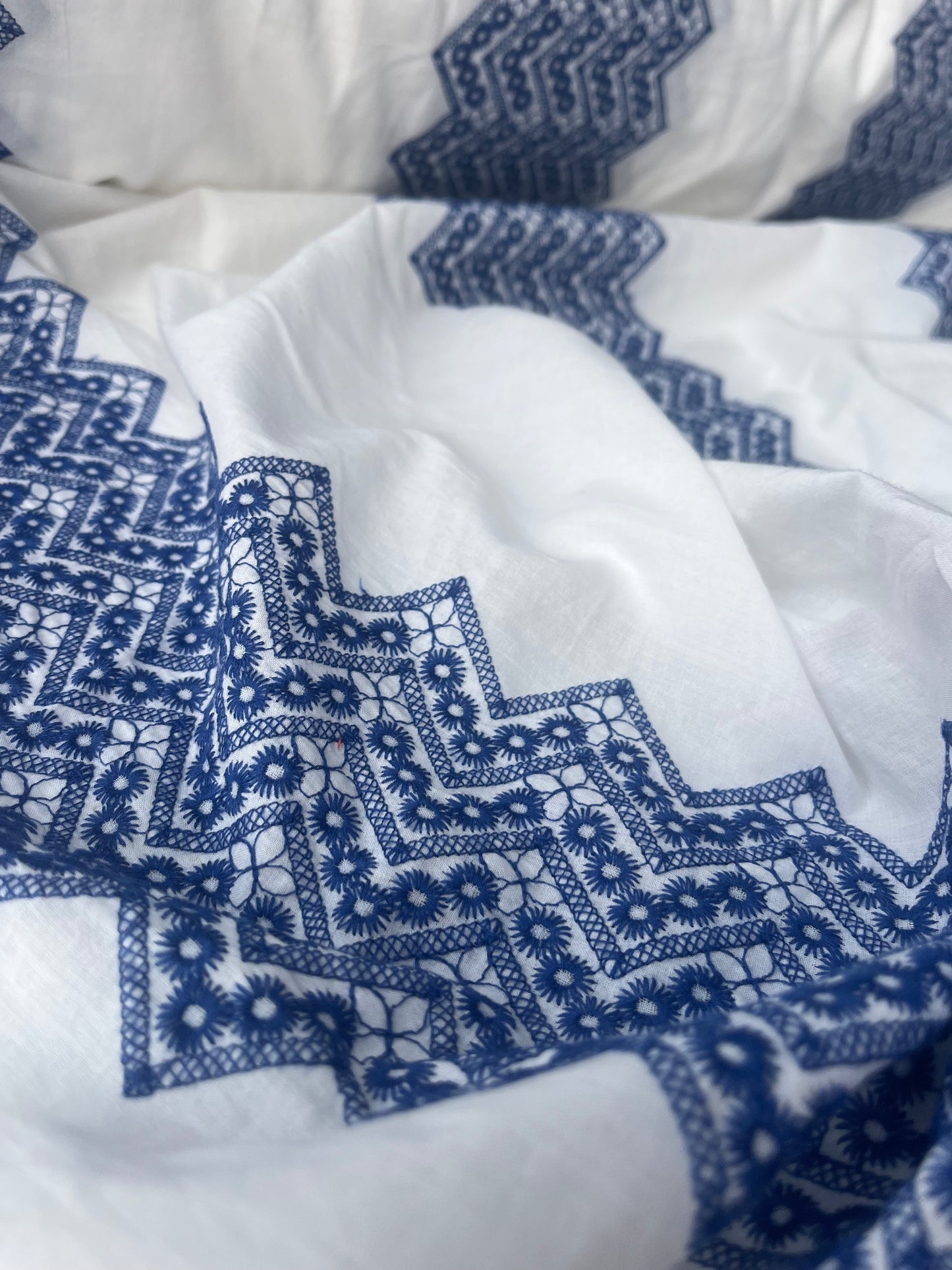 MARA MANIA 029 embroidered cotton zig zag flowers