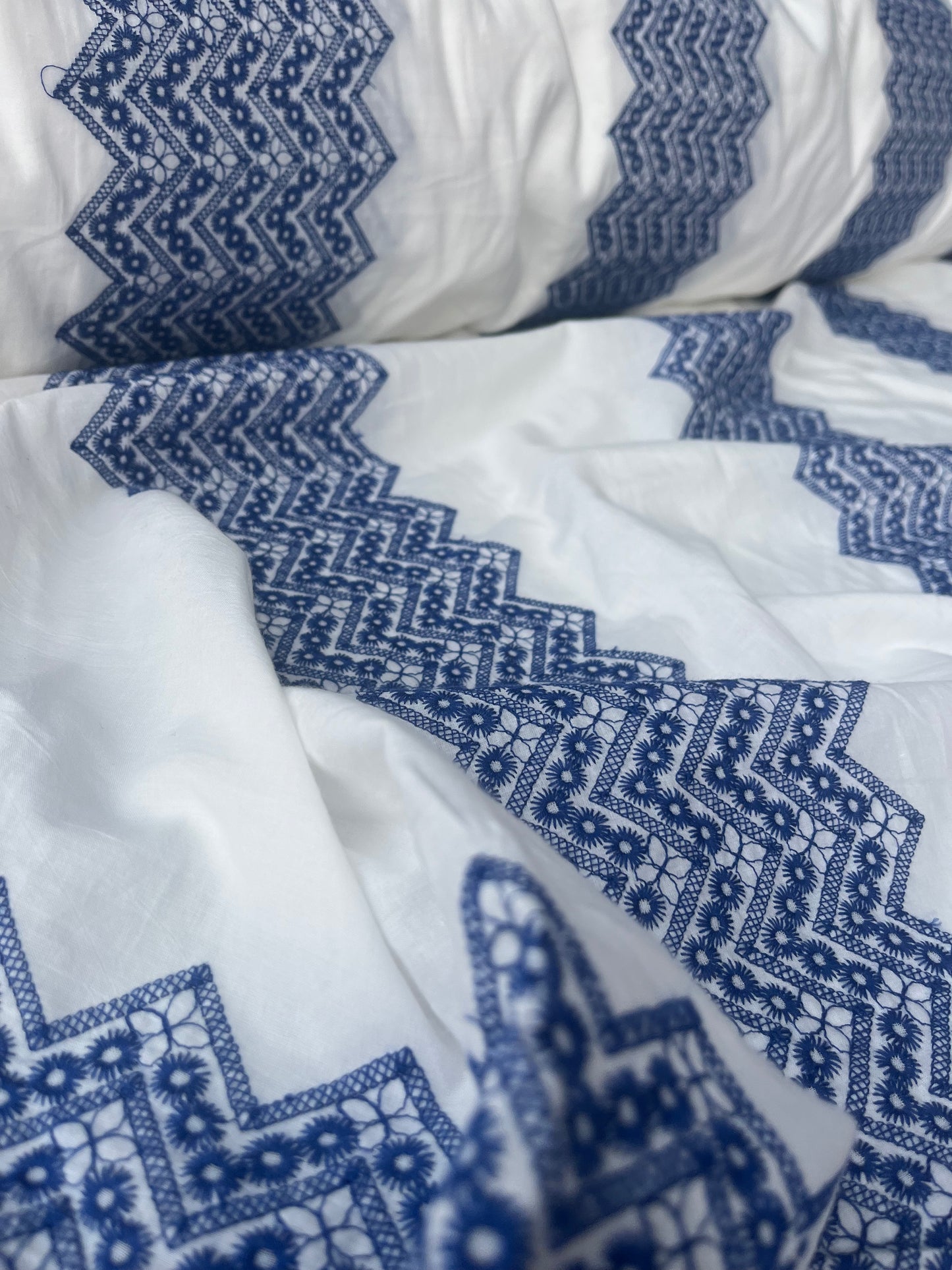 MARA MANIA 029 embroidered cotton zig zag flowers