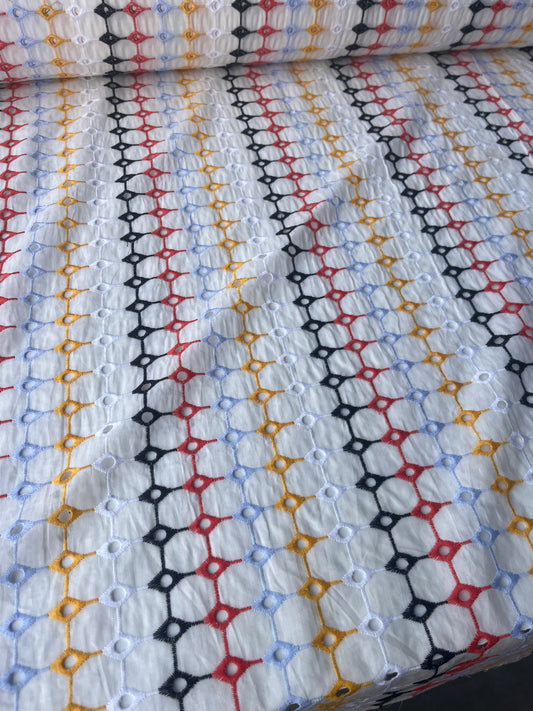 MARA MANIA 030 broderie Anglaise squares