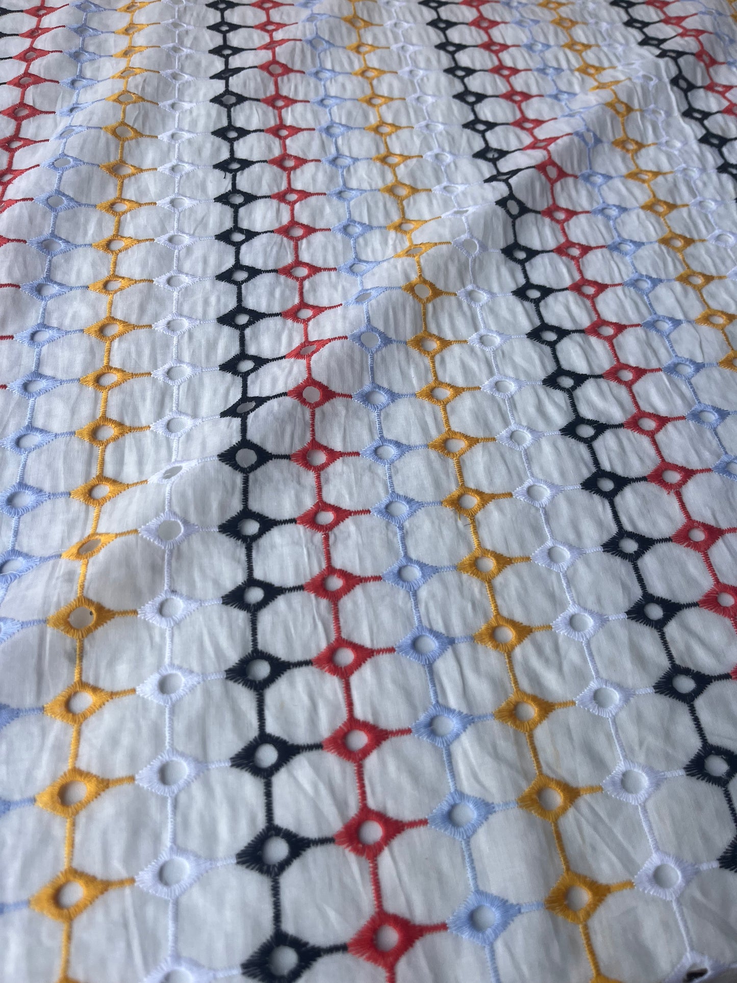 MARA MANIA 030 broderie Anglaise squares