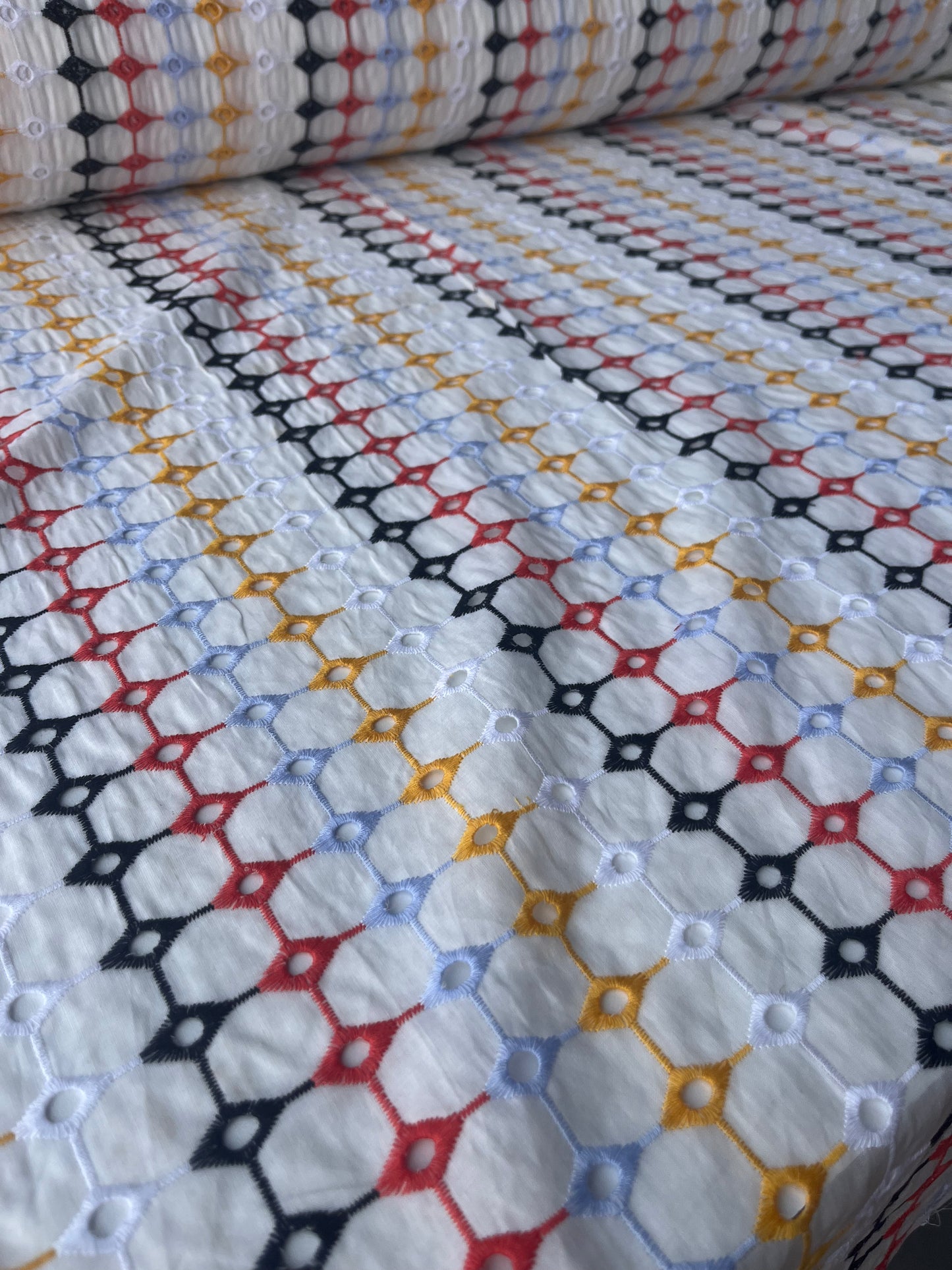 MARA MANIA 030 broderie Anglaise squares