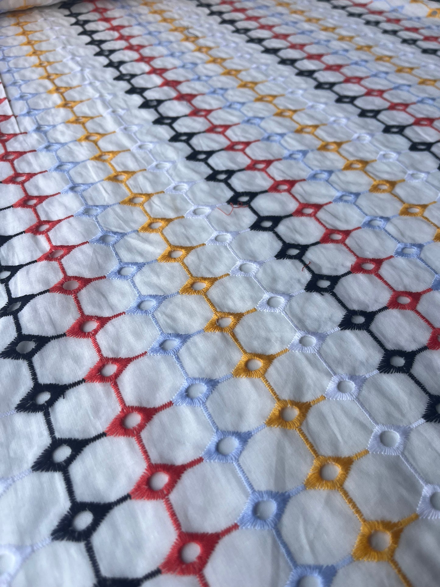 MARA MANIA 030 broderie Anglaise squares