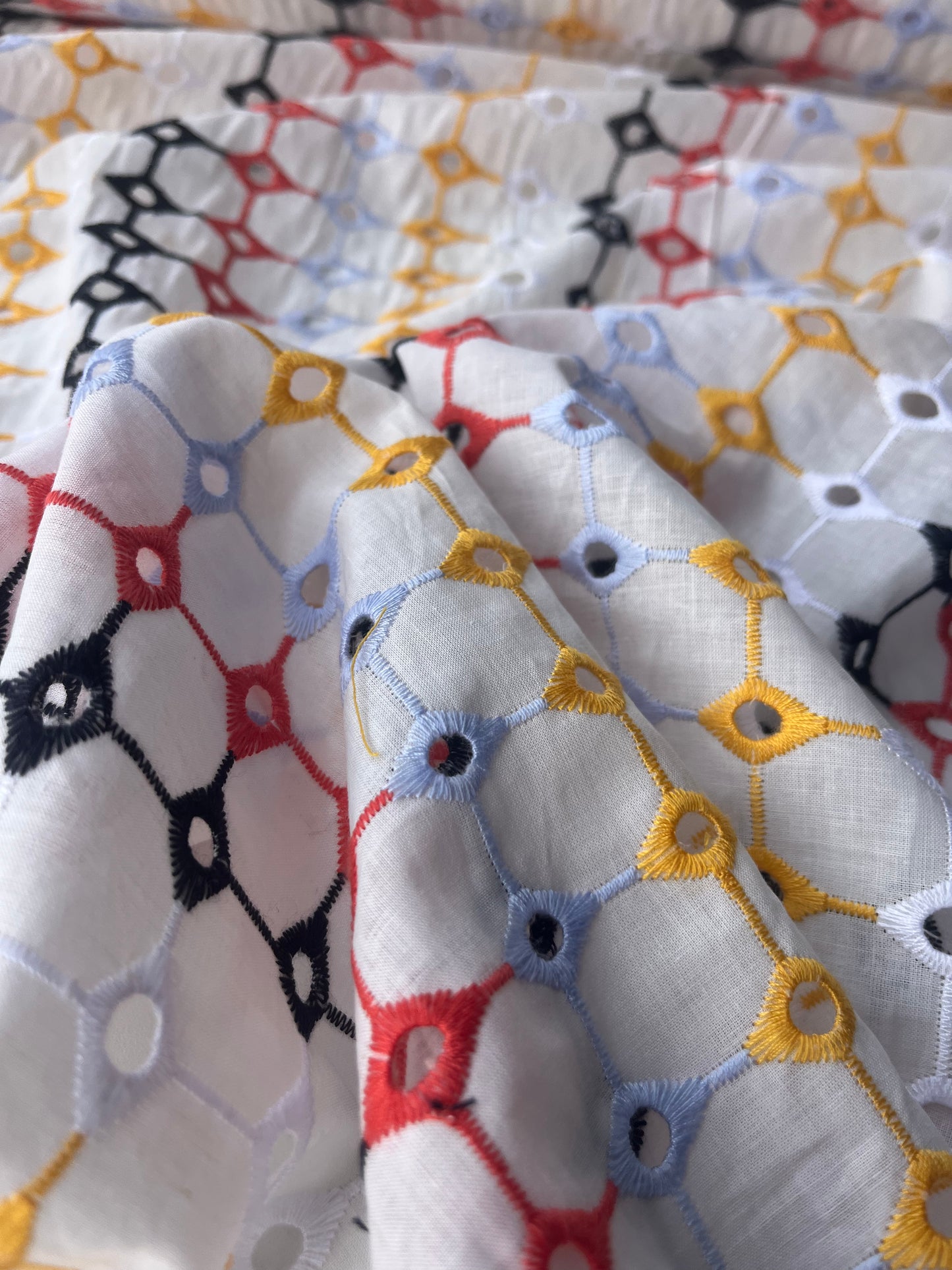 MARA MANIA 030 broderie Anglaise squares