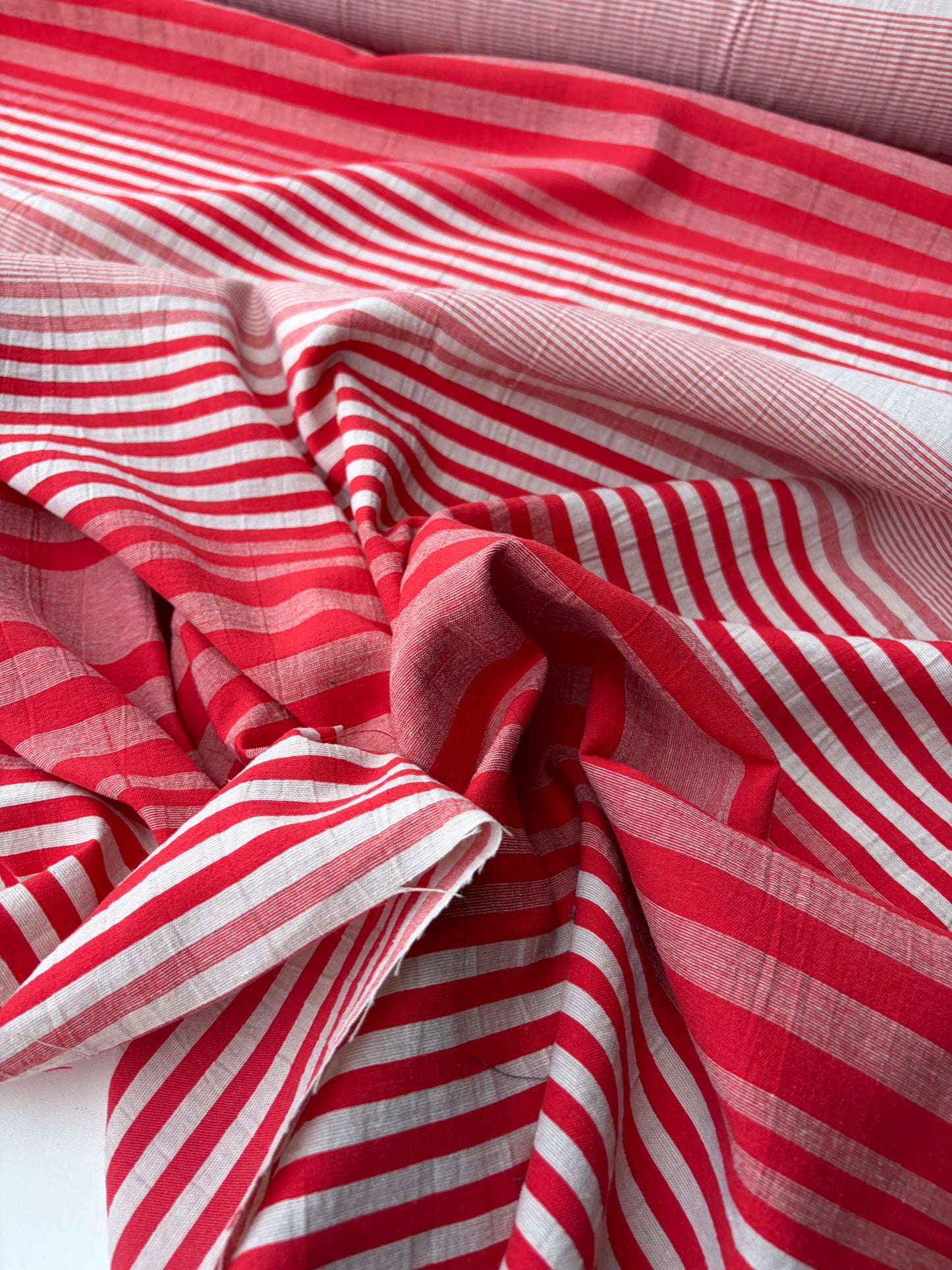 NED 023 red/ecru cotton irregular stripe