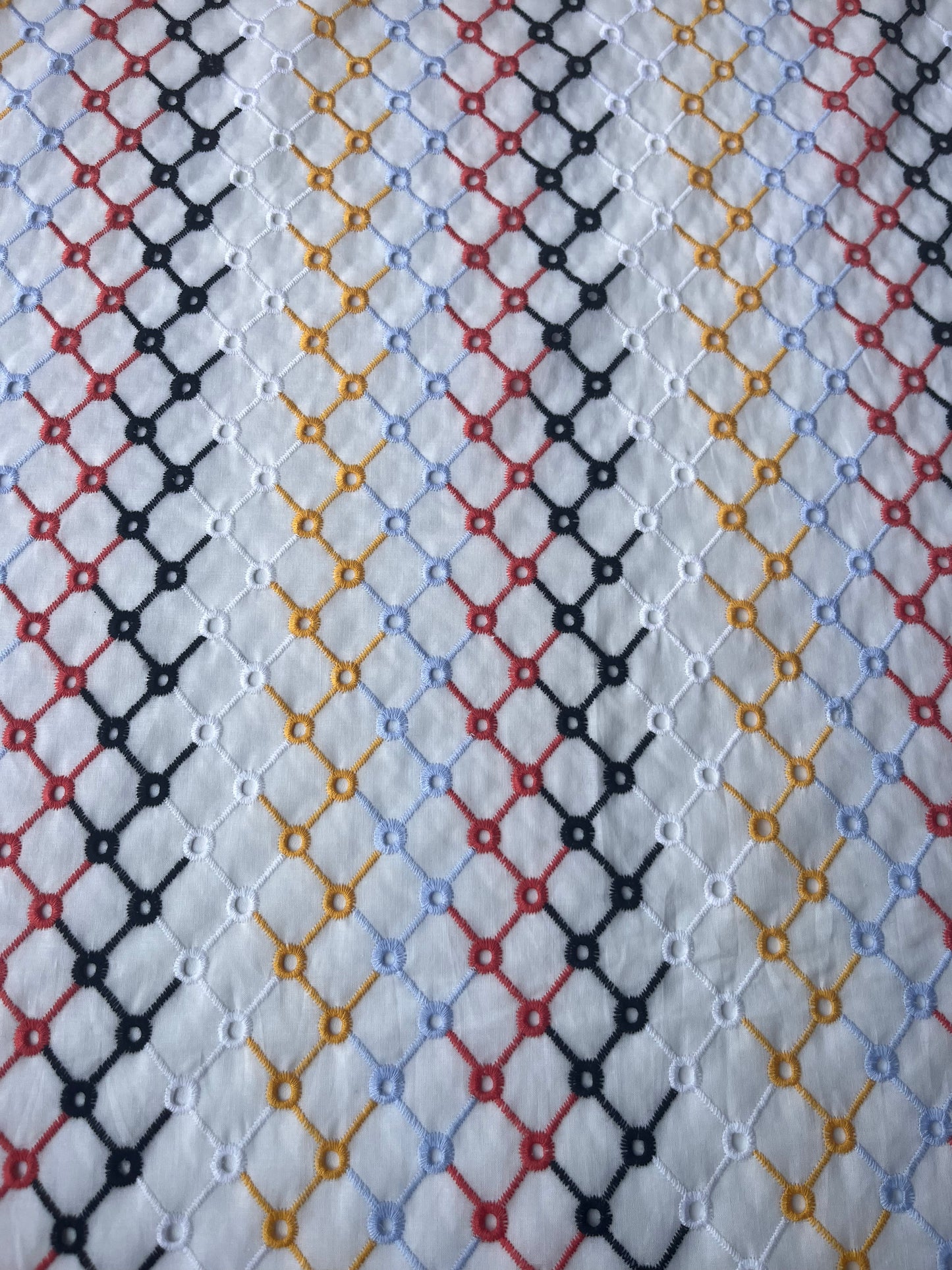 MARA MANIA 032 broderie Anglaise diagonal