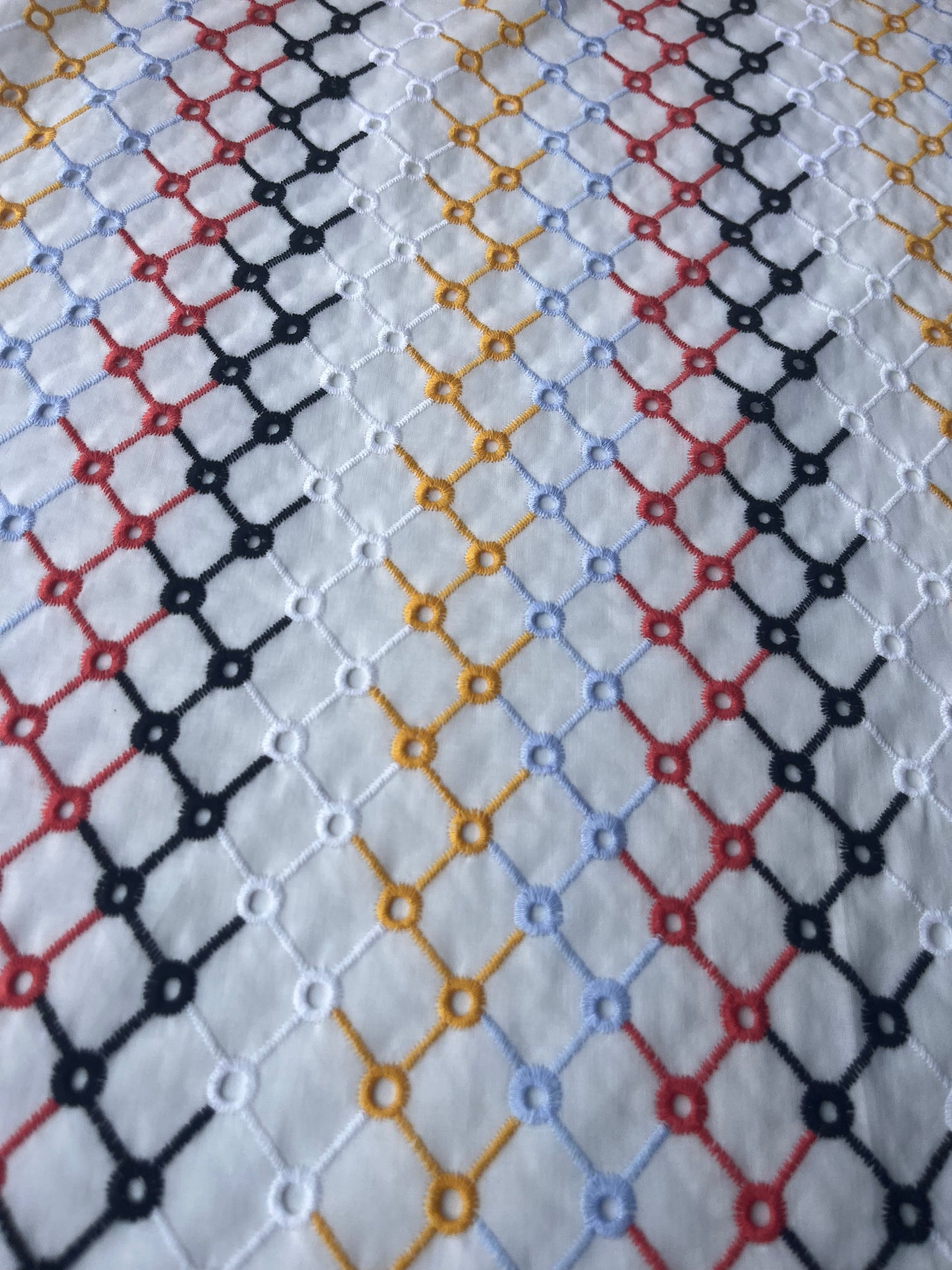 MARA MANIA 032 broderie Anglaise diagonal