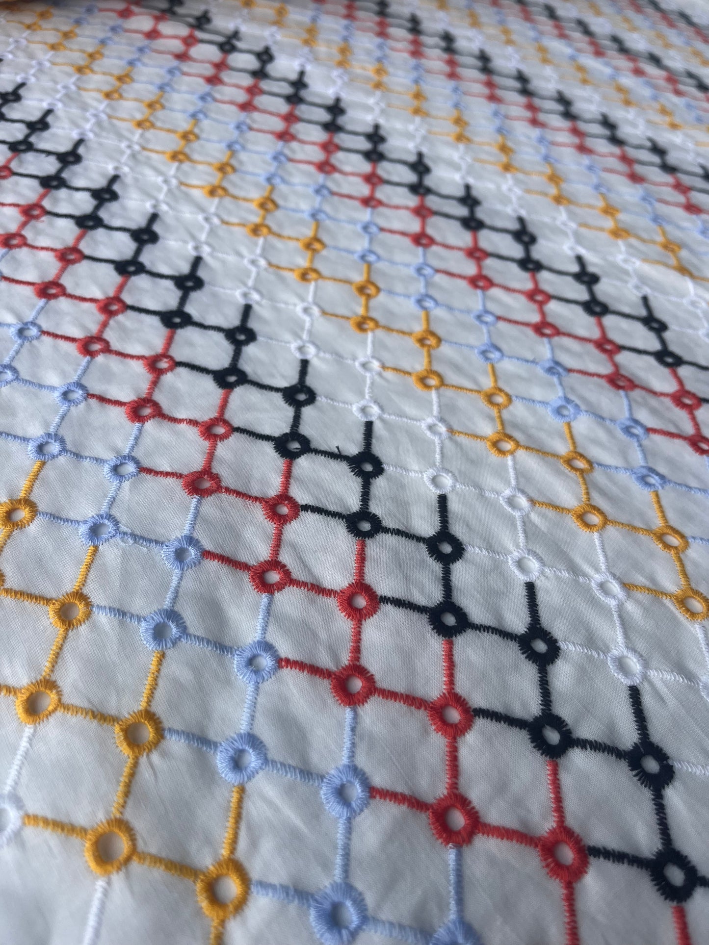 MARA MANIA 032 broderie Anglaise diagonal