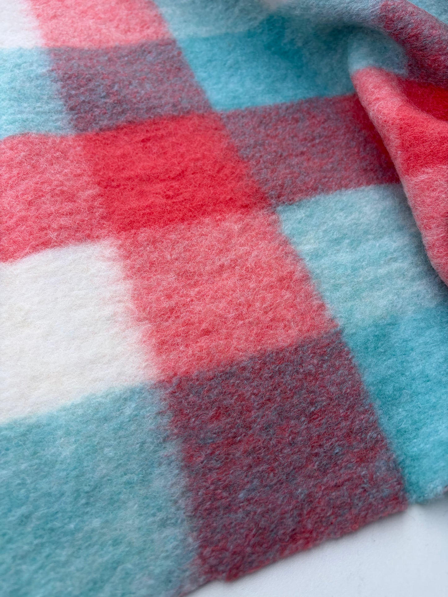 NED 026 soft pink/aqua checkered heavy boiled wool
