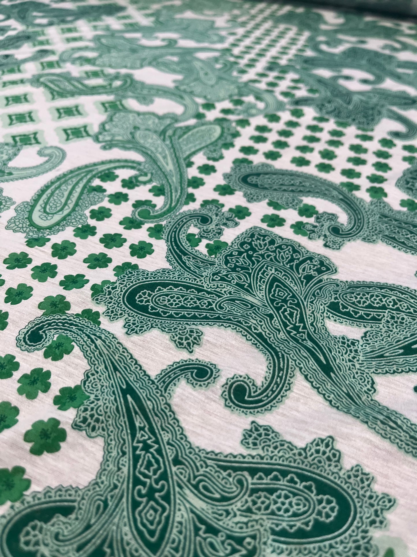 A01 CAN 1500 light cotton jersey  paisley seaweed