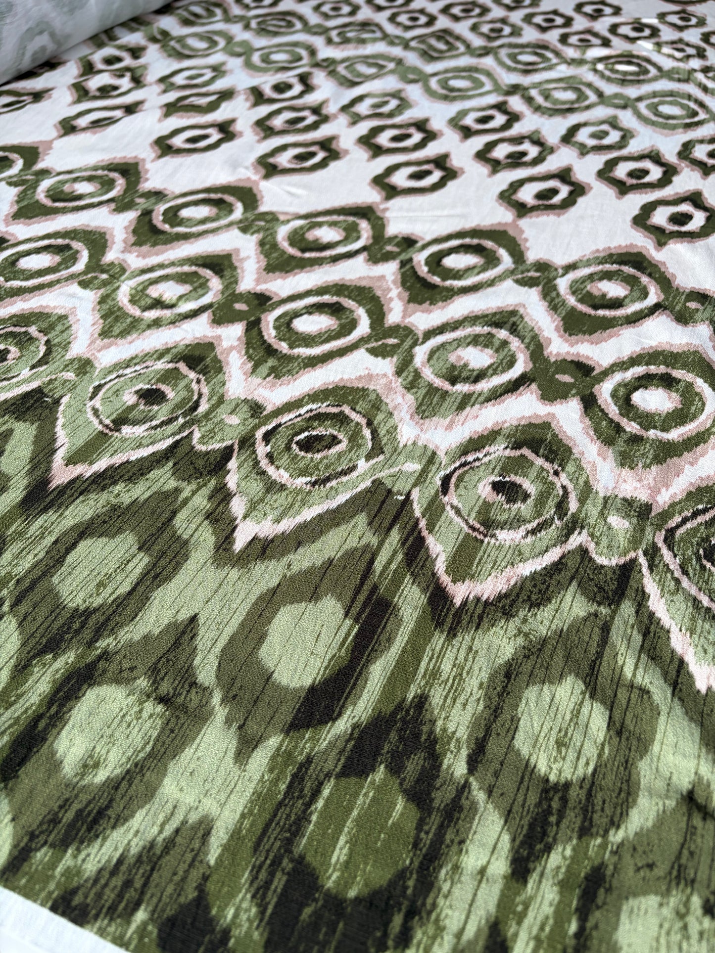 SMITHERS 002 khaky double border viscose animalier print