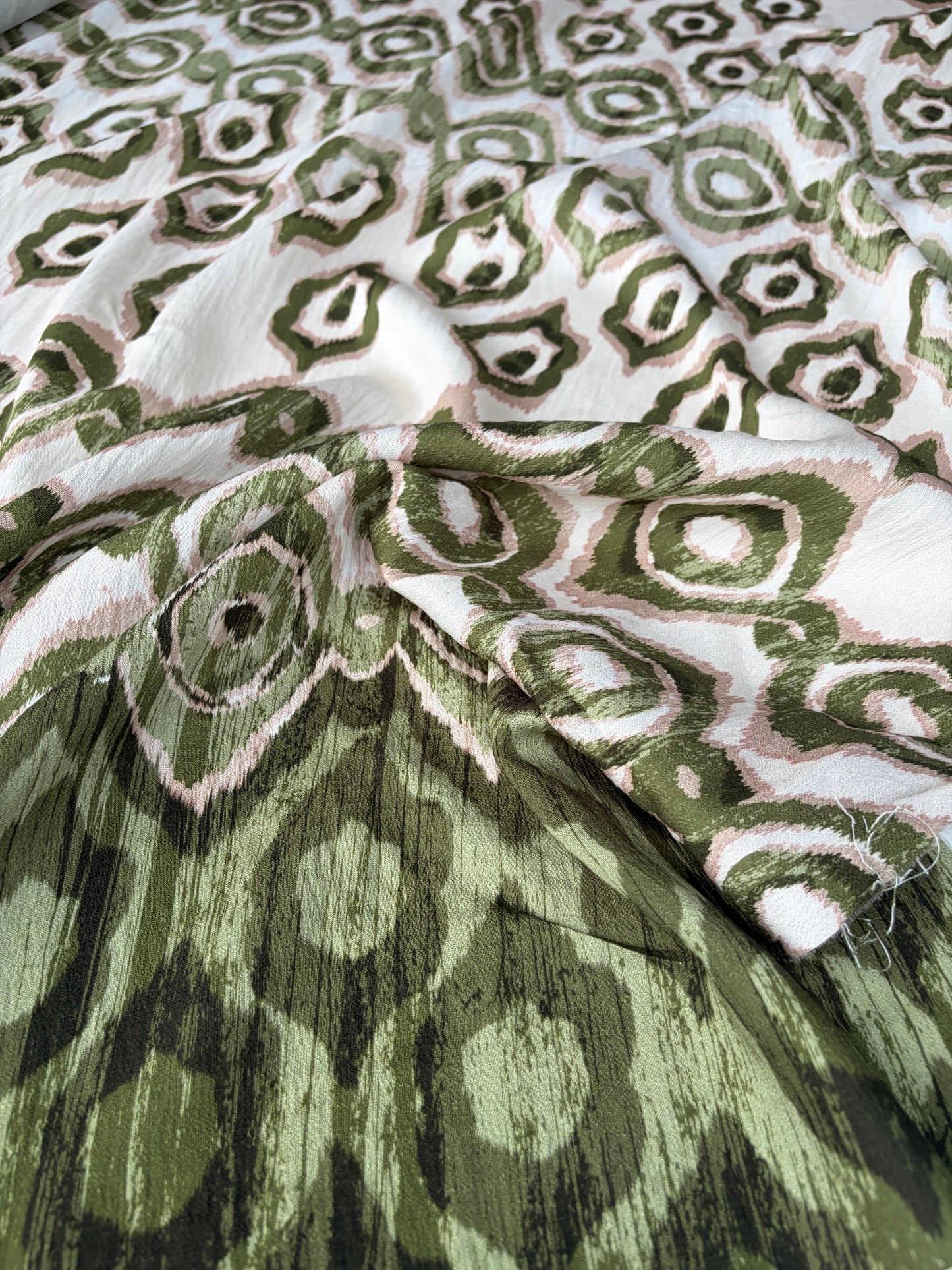 SMITHERS 002 khaky double border viscose animalier print
