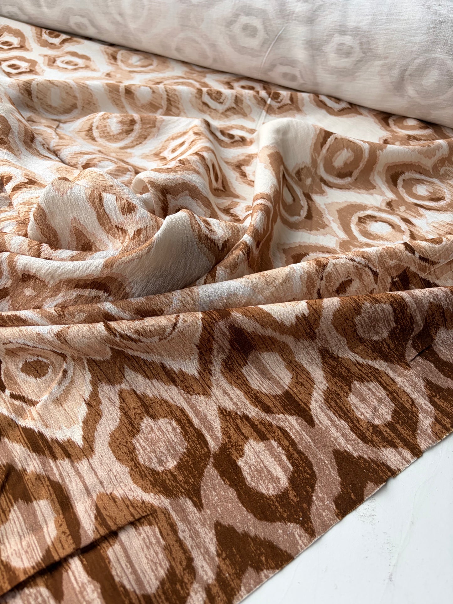 SMITHERS 003 brown double border viscose animalier print