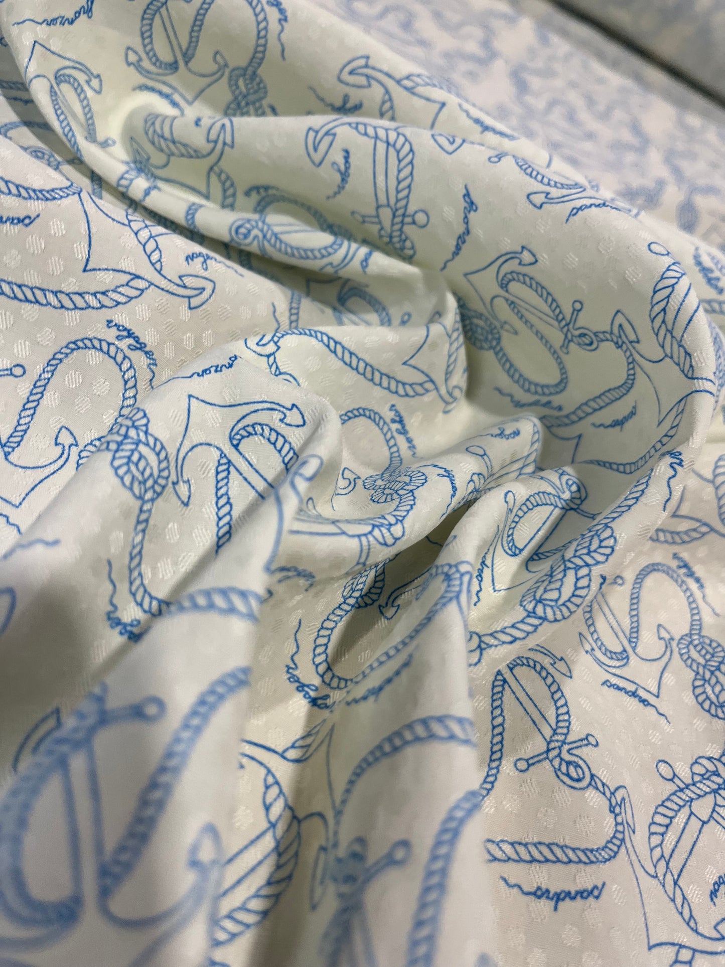 D02 CB 010 jacquard viscose with bicolor print