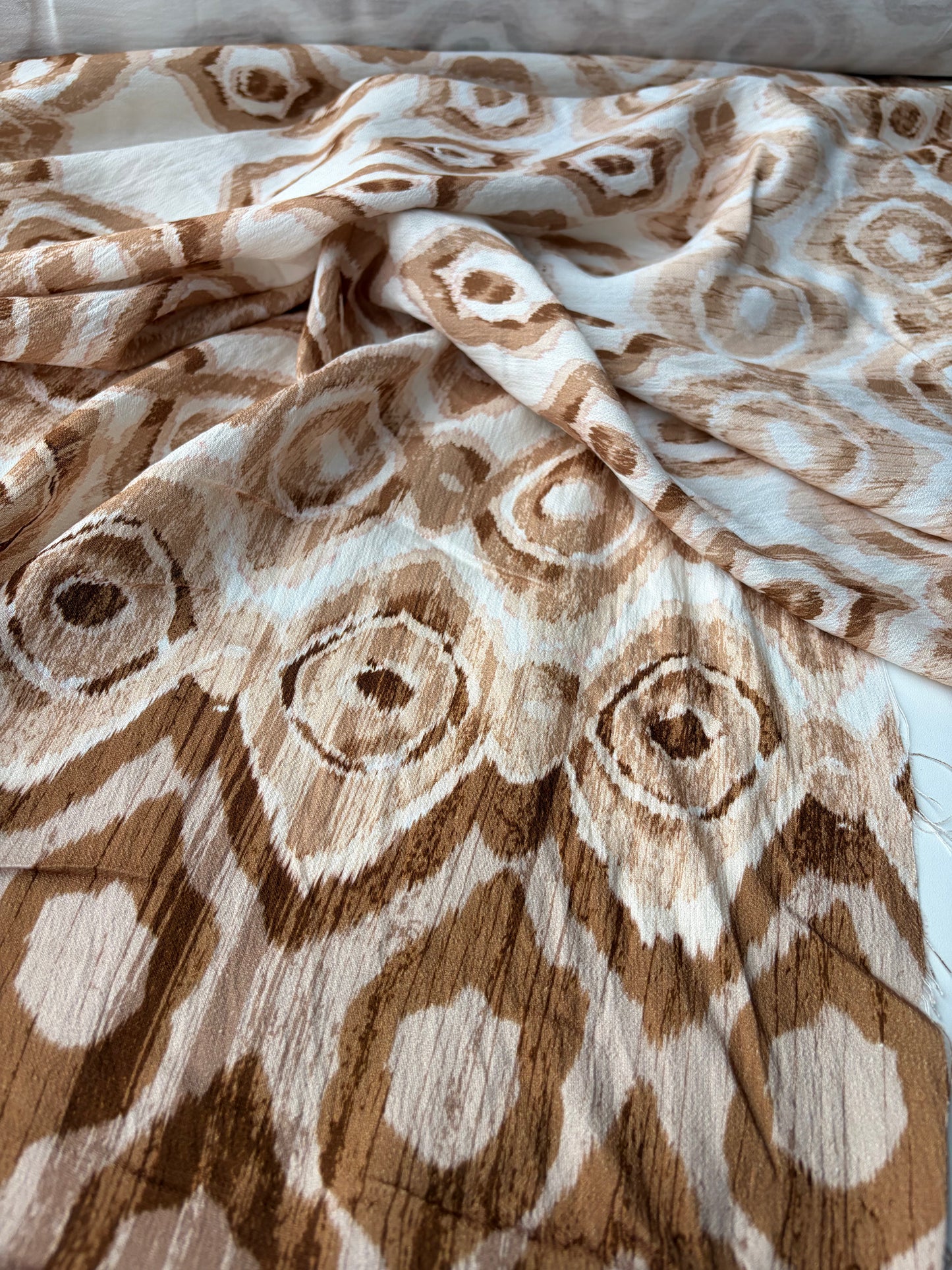 SMITHERS 003 brown double border viscose animalier print