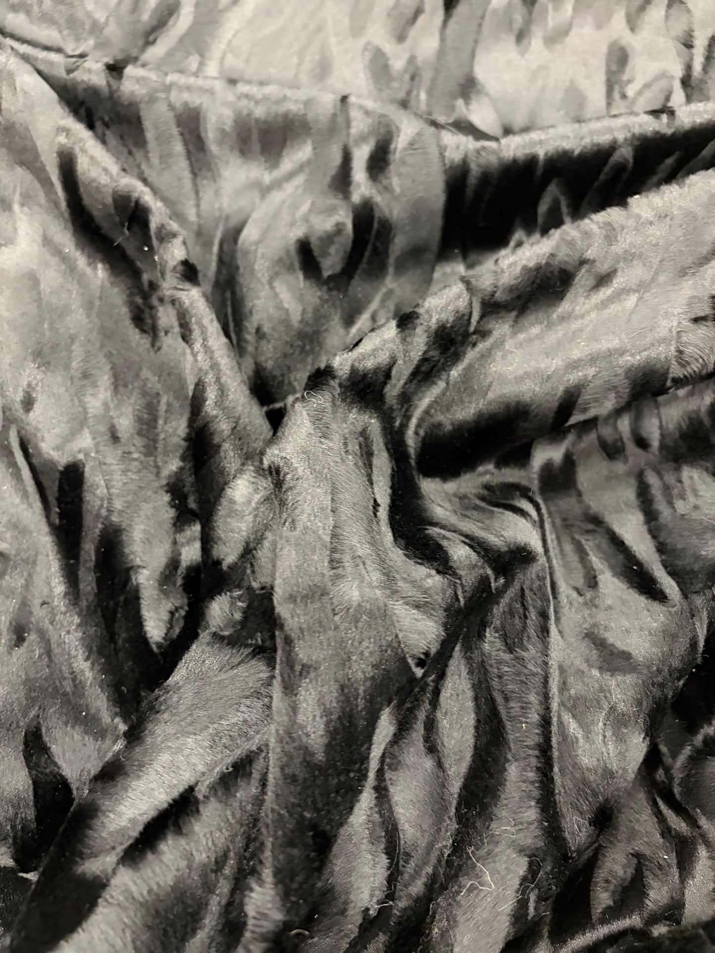 ZINO 003 black fake fur with zig-zag effect