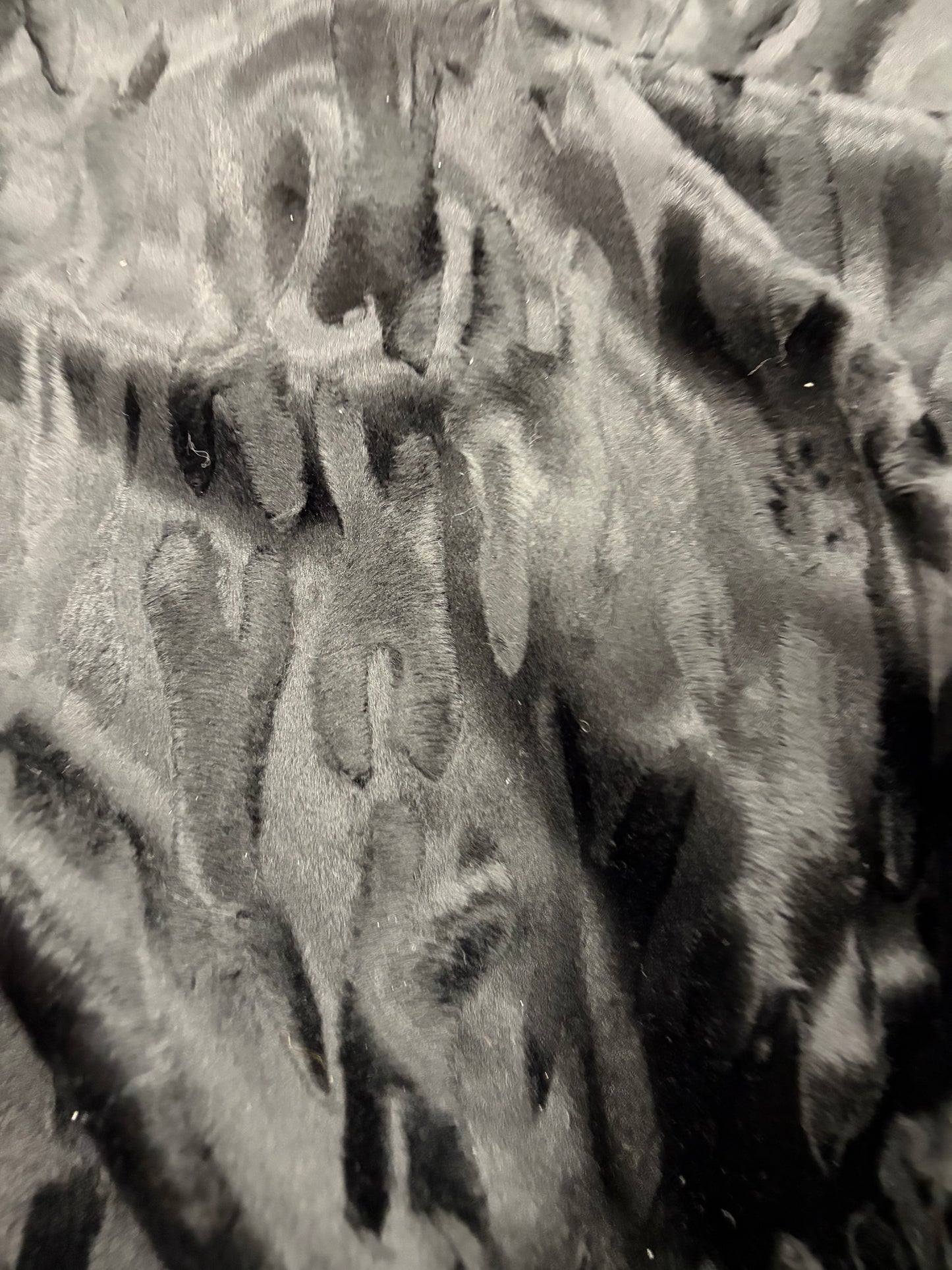 ZINO 003 black fake fur with zig-zag effect