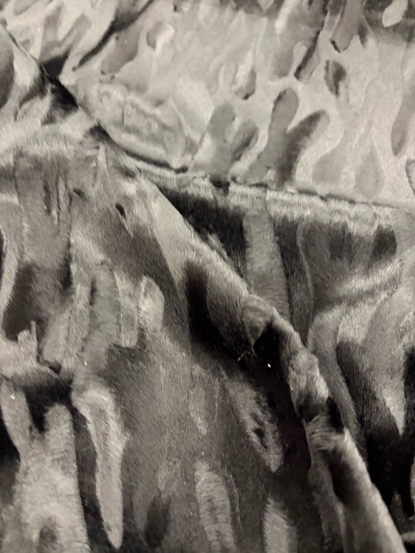ZINO 003 black fake fur with zig-zag effect