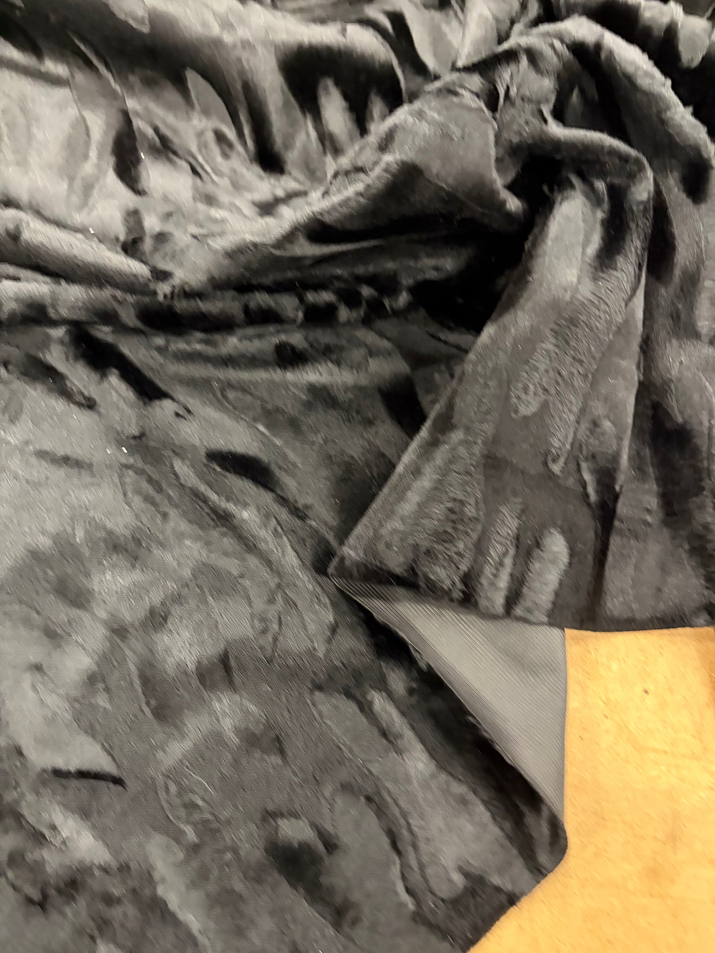 ZINO 003 black fake fur with zig-zag effect