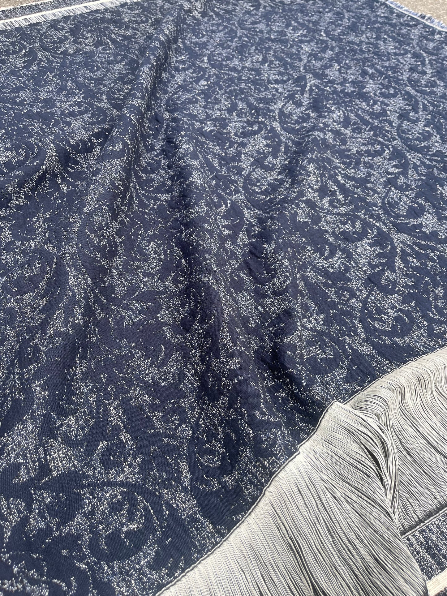 Hélène 009 cotton jacquard with fringes