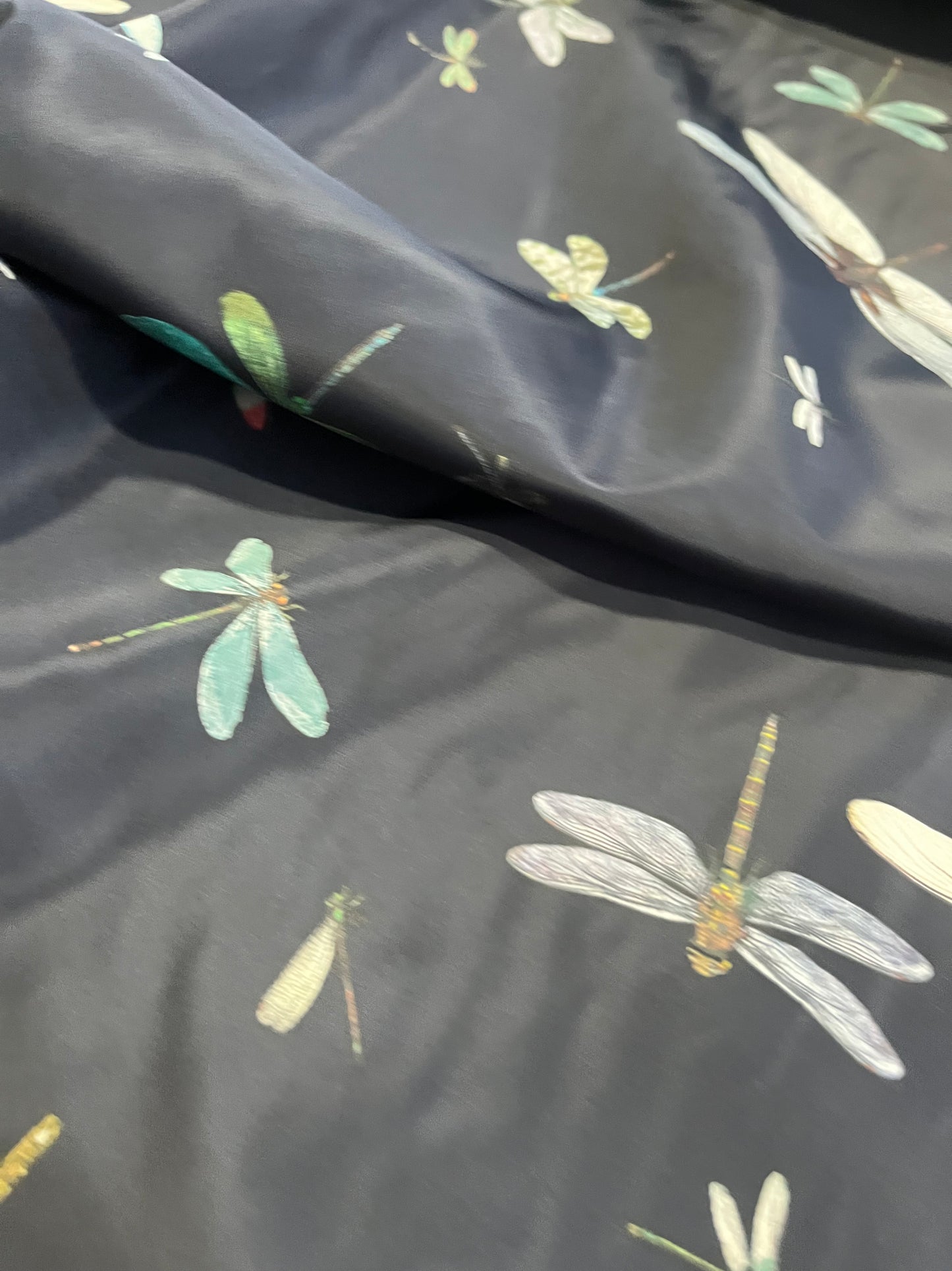 D02 CAN 1550 satin with dragonflies