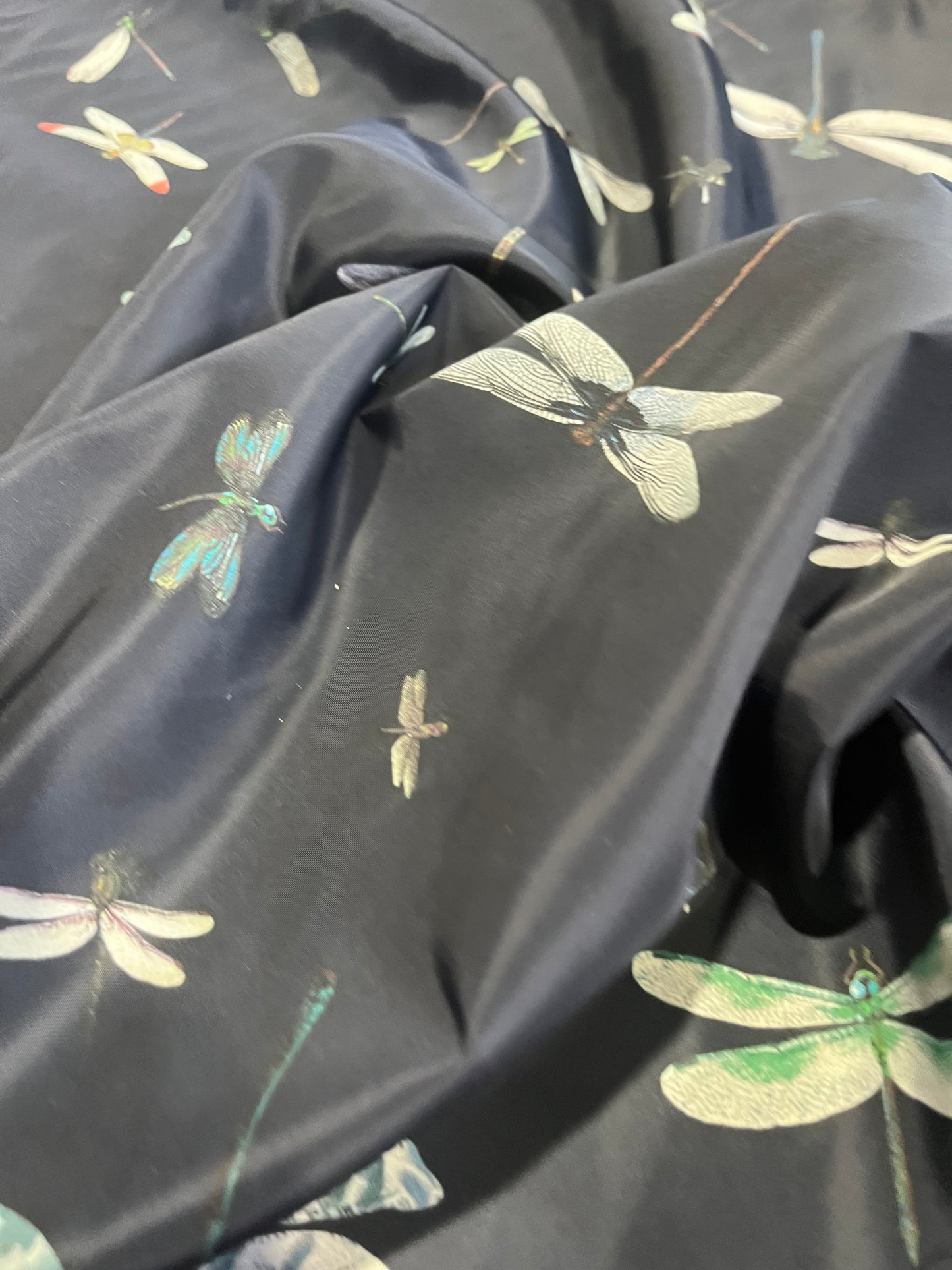 D02 CAN 1550 satin with dragonflies