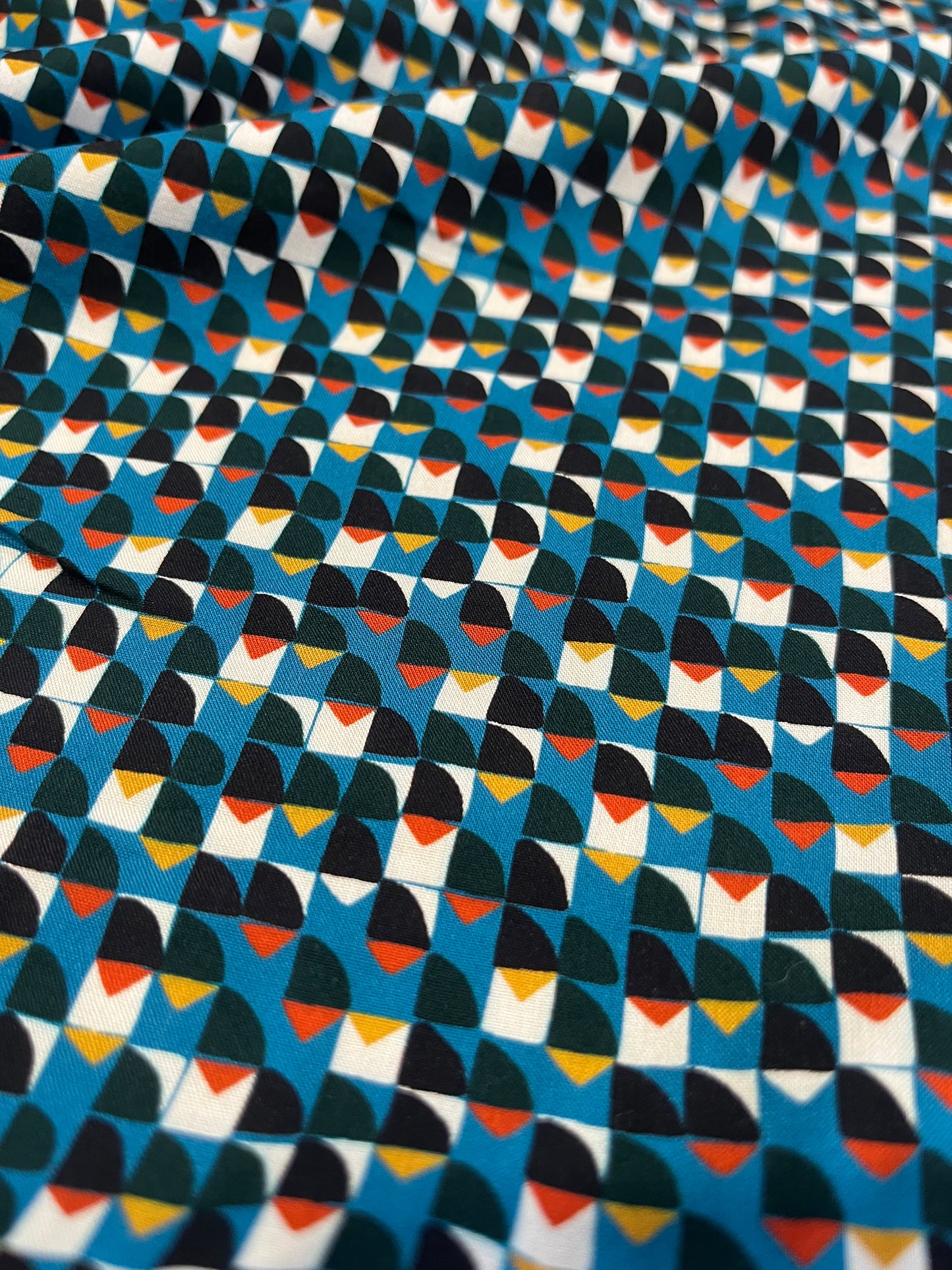 C02 CAN 1555 viscose small geometrical pattern