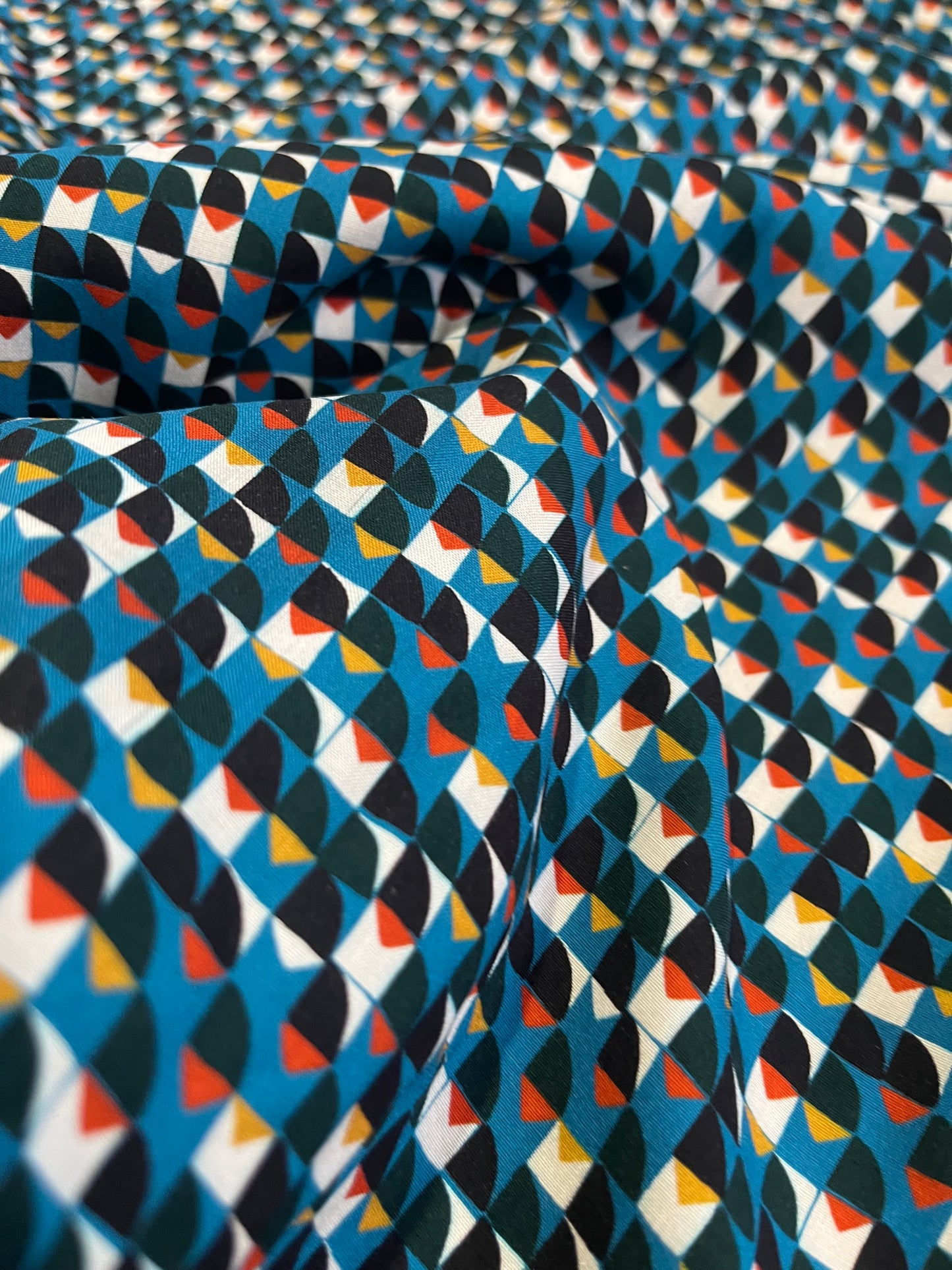 C02 CAN 1555 viscose small geometrical pattern