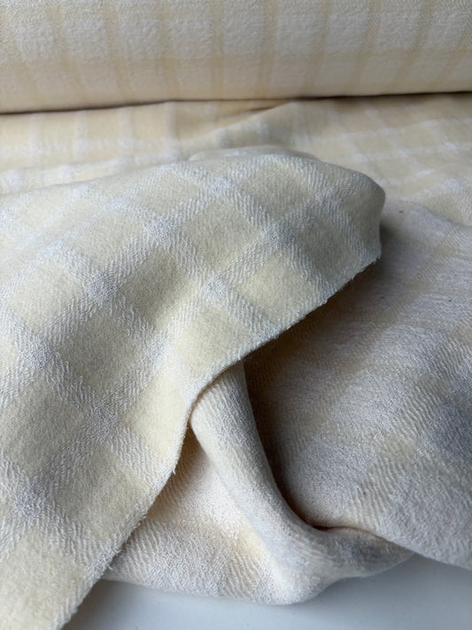 VINCE 017 heavy wool check off-white