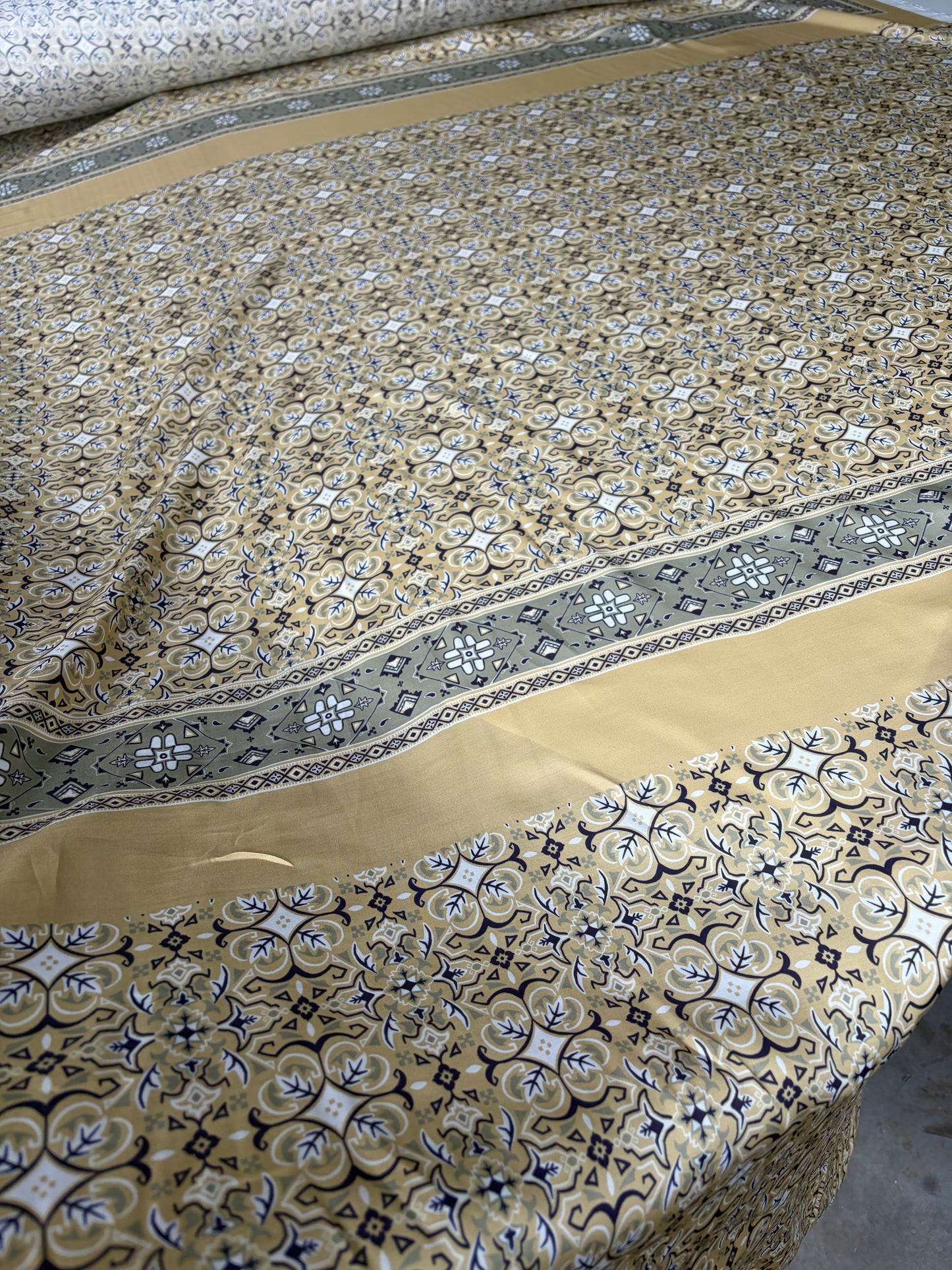 VINCE 019 satin foulard style print