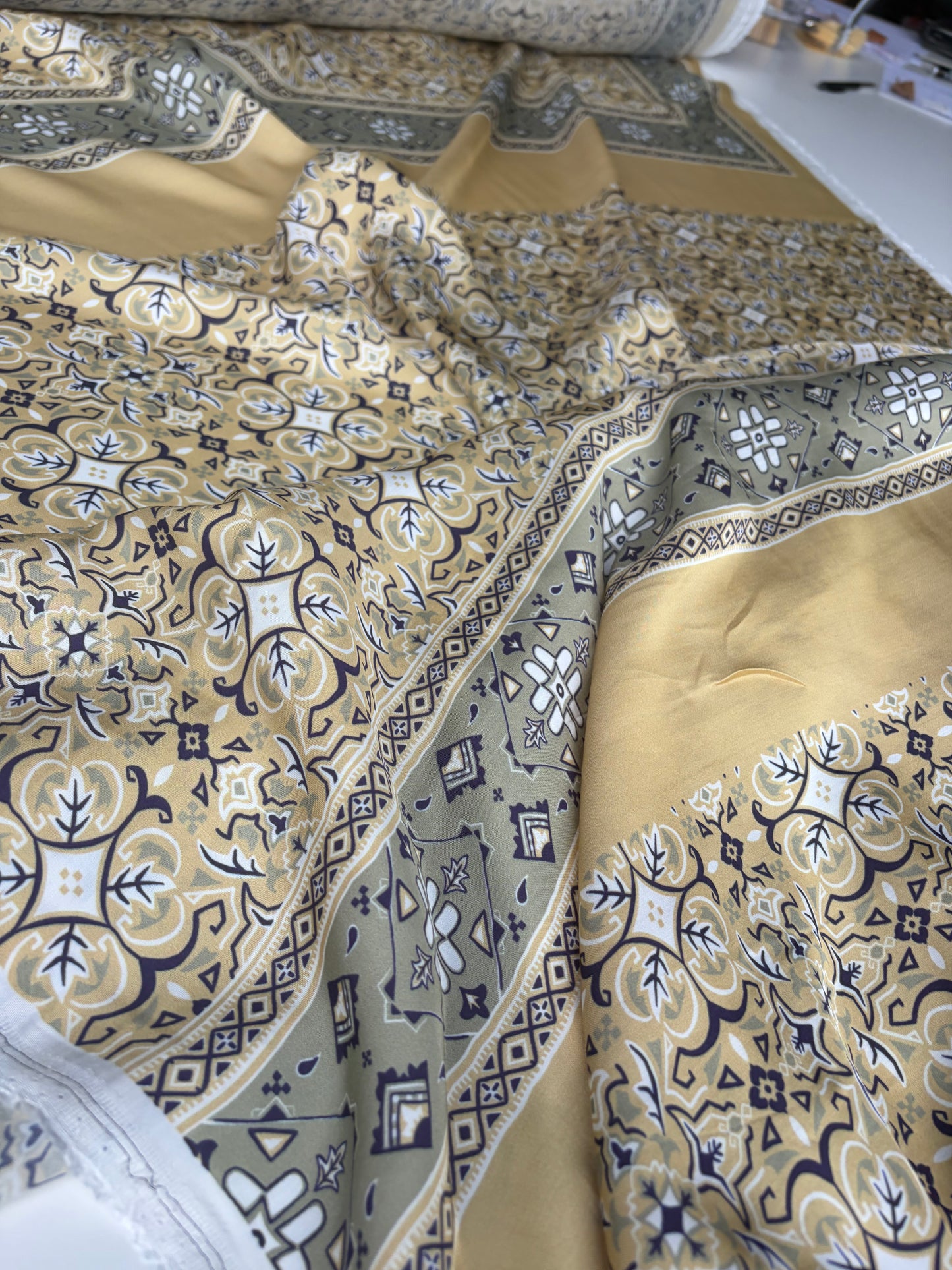 VINCE 019 satin foulard style print
