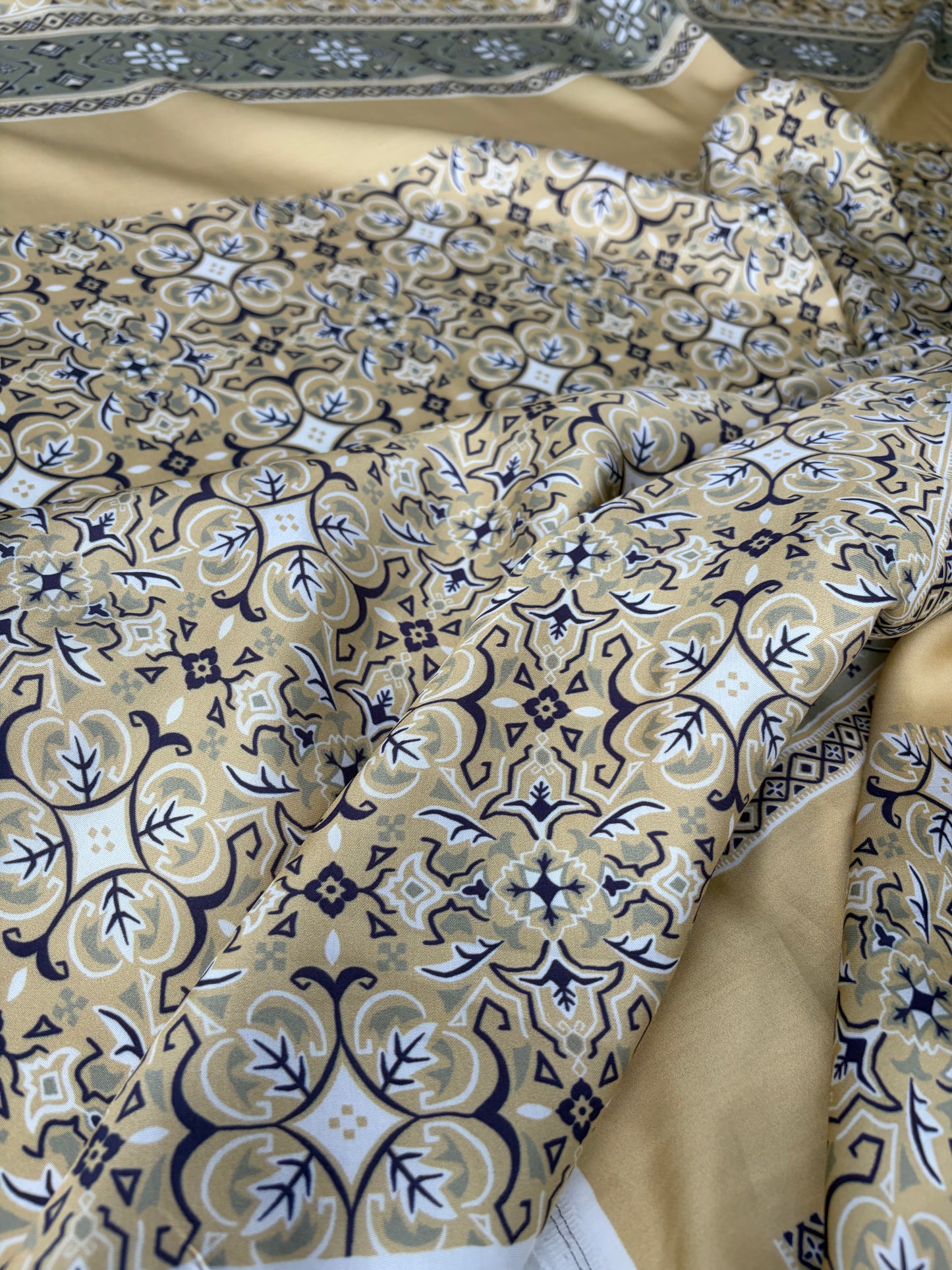 VINCE 019 satin foulard style print