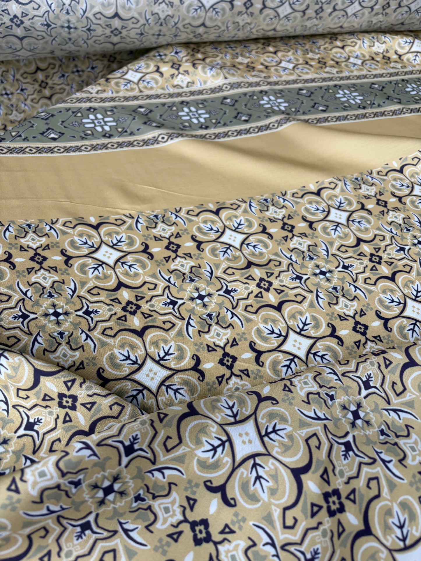 VINCE 019 satin foulard style print
