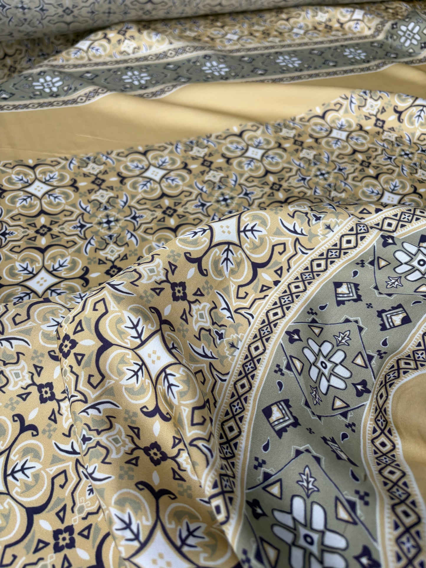 VINCE 019 satin foulard style print