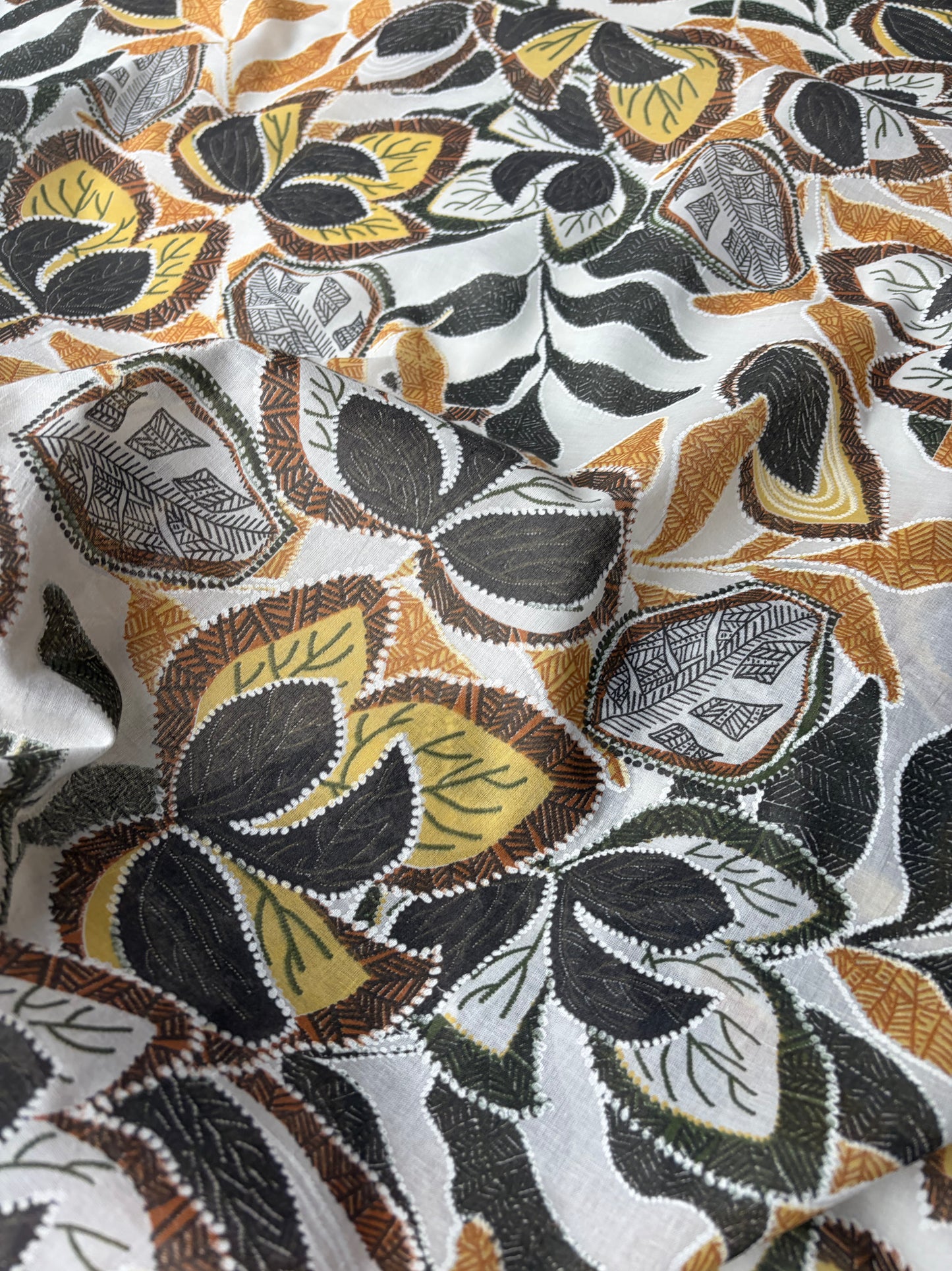 VINCE 020 cotton voile brown/yellow print