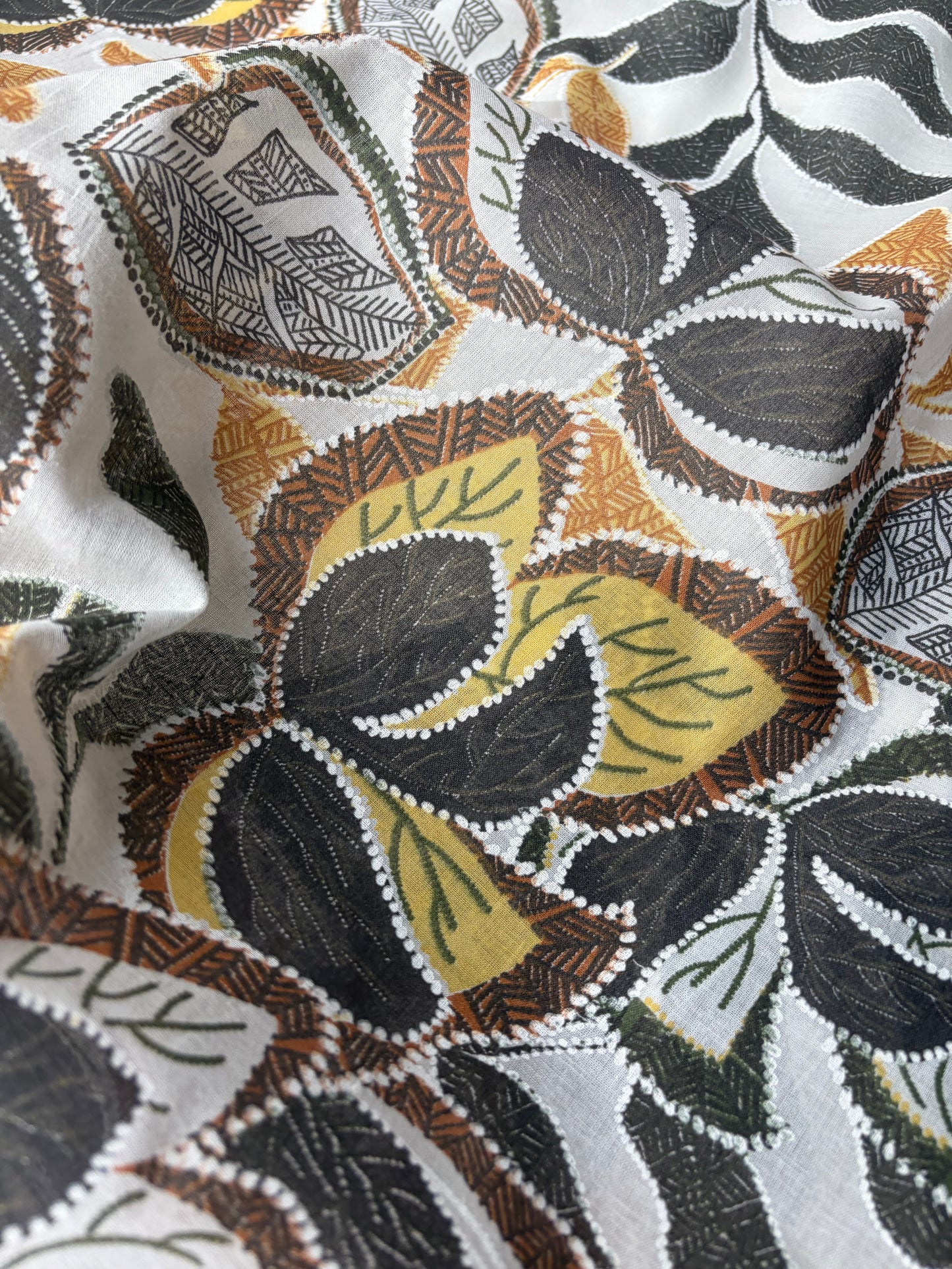 VINCE 020 cotton voile brown/yellow print