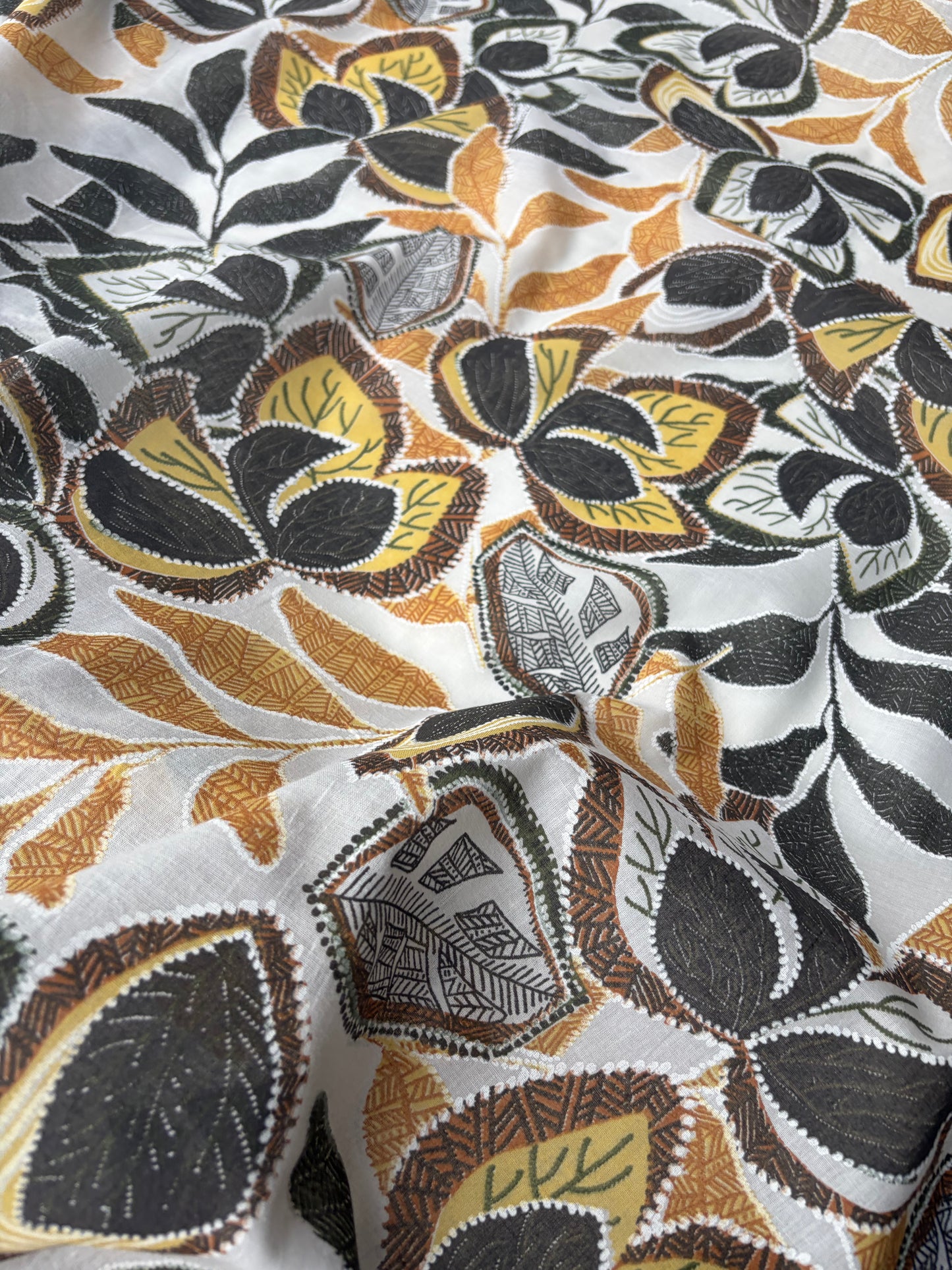 VINCE 020 cotton voile brown/yellow print