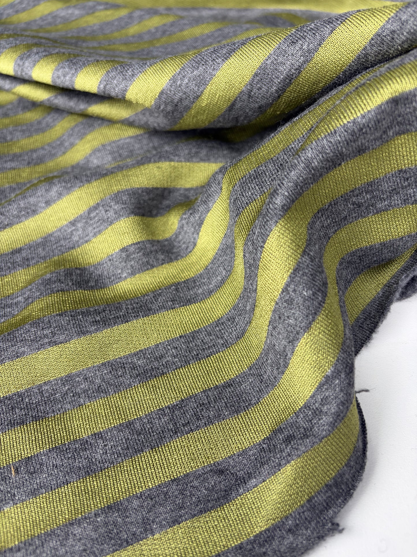 VINCE 022 heavy viscose jersey shiny stripes