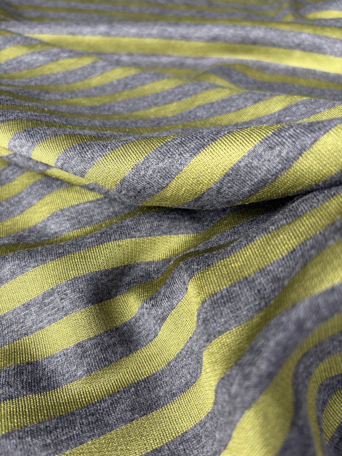 VINCE 022 heavy viscose jersey shiny stripes